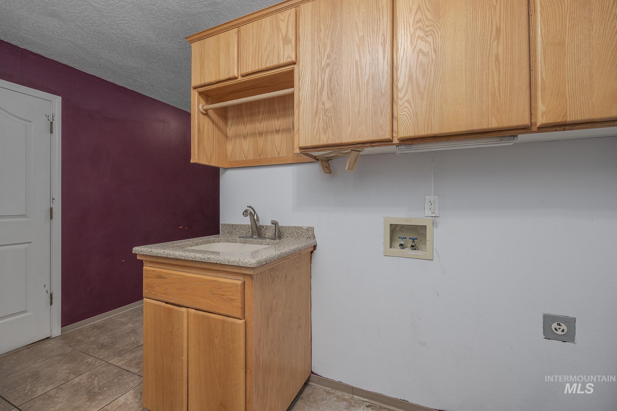 1200 Hoffman Dr, Vale, Oregon 97918, 6 Bedrooms, 3 Bathrooms, Residential For Sale, Price $499,000,MLS 98975407