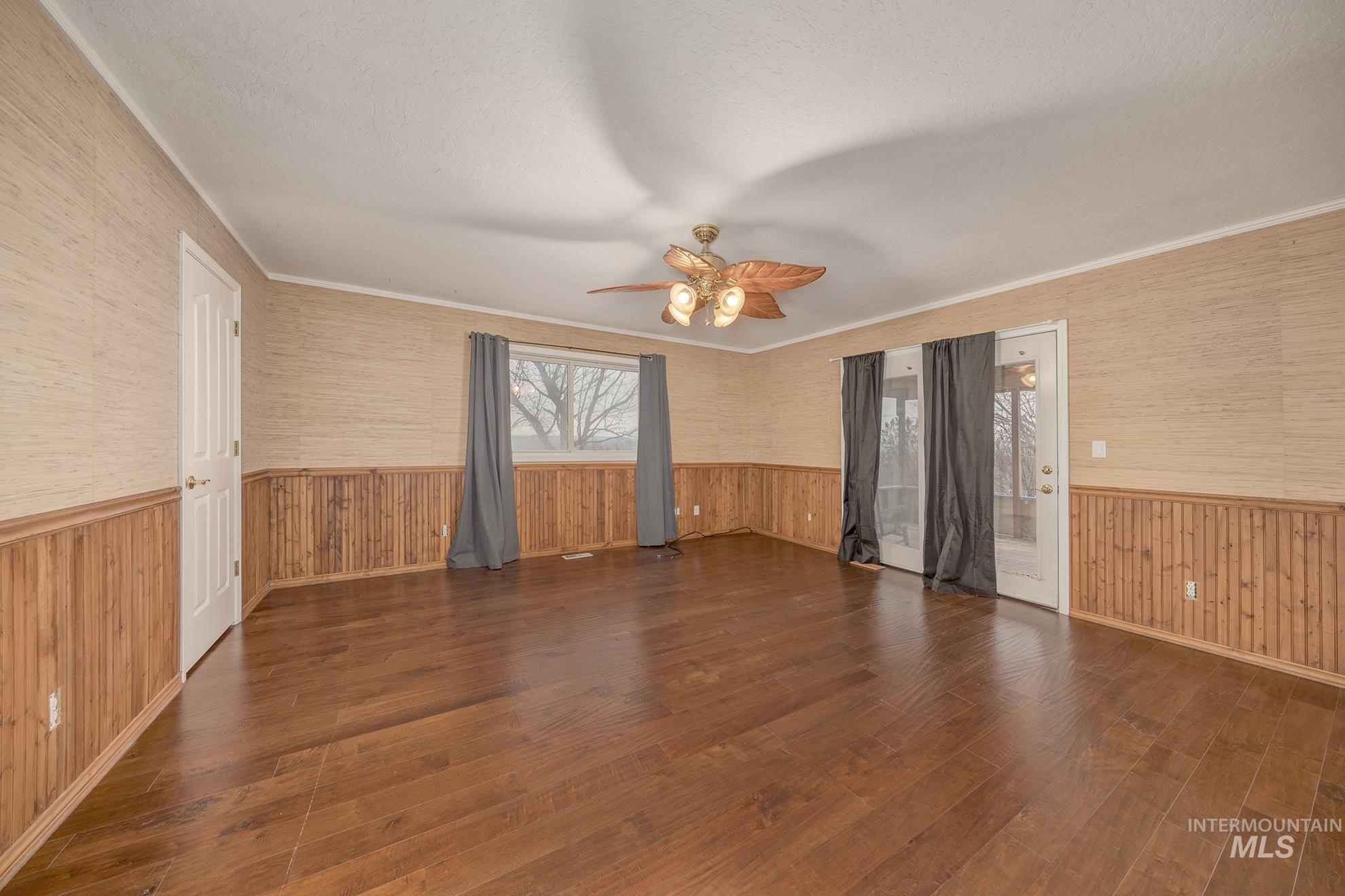 1200 Hoffman Dr, Vale, Oregon 97918, 6 Bedrooms, 3 Bathrooms, Residential For Sale, Price $499,000,MLS 98975407