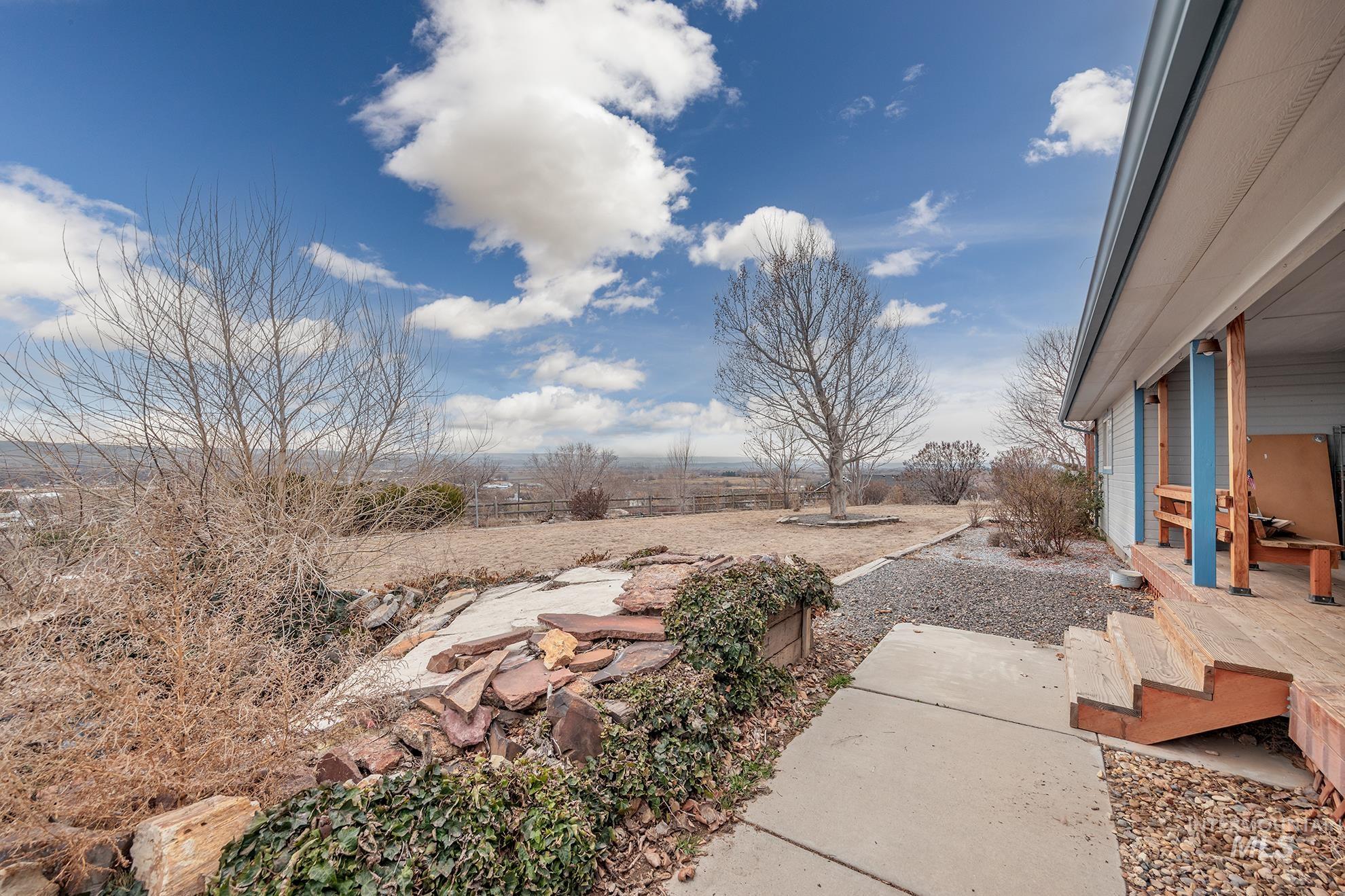 1200 Hoffman Dr, Vale, Oregon 97918, 6 Bedrooms, 3 Bathrooms, Residential For Sale, Price $525,000, 98975407