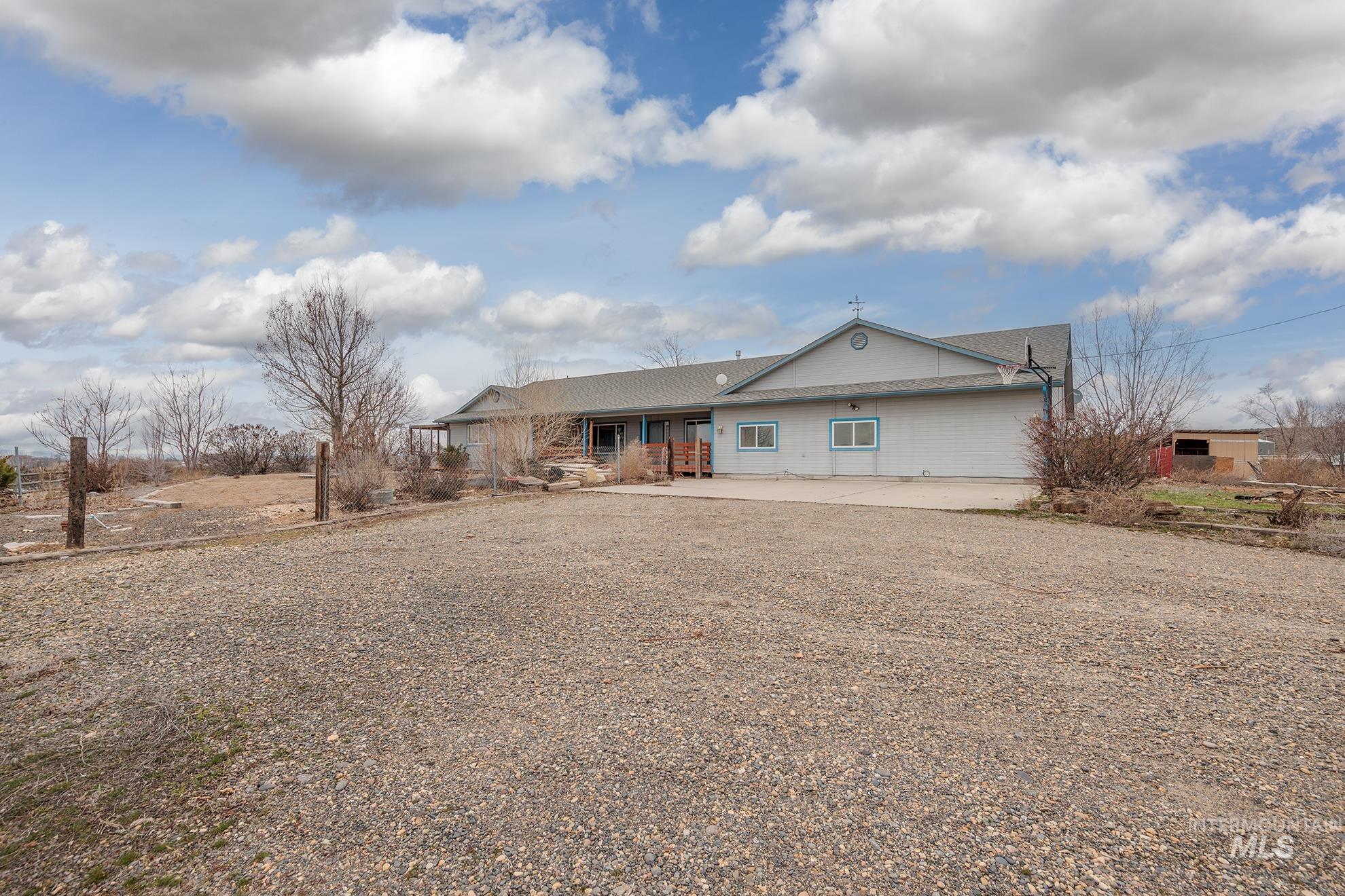 1200 Hoffman Dr, Vale, Oregon 97918, 6 Bedrooms, 3 Bathrooms, Residential For Sale, Price $525,000, 98975407
