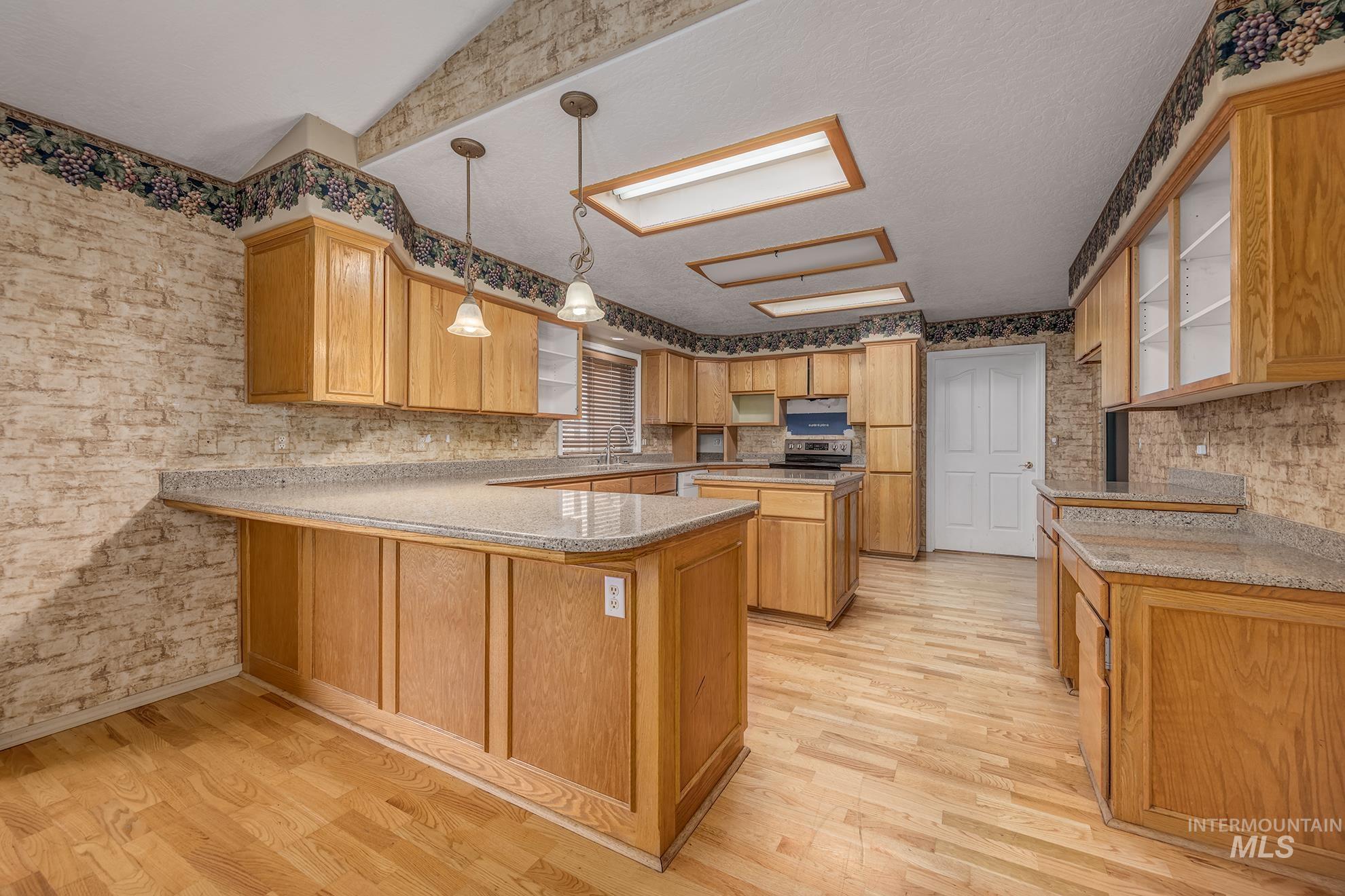 1200 Hoffman Dr, Vale, Oregon 97918, 6 Bedrooms, 3 Bathrooms, Residential For Sale, Price $525,000, 98975407