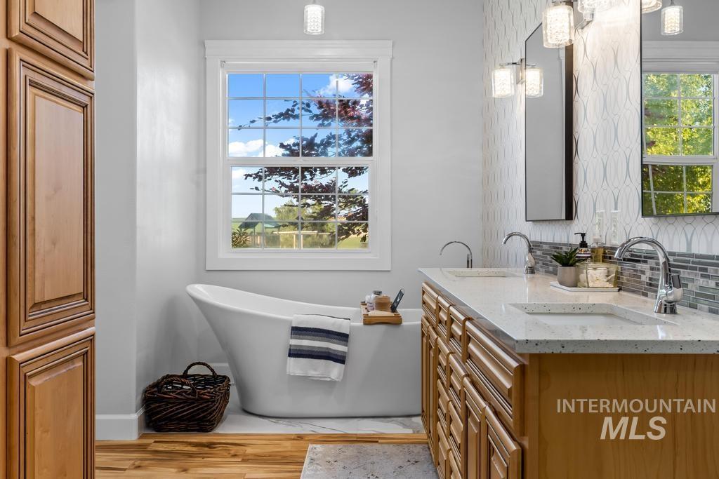 28279 Pearl Rd, Parma, Idaho 83660, 4 Bedrooms, 4 Bathrooms, Residential For Sale, Price $898,000,MLS 98975408