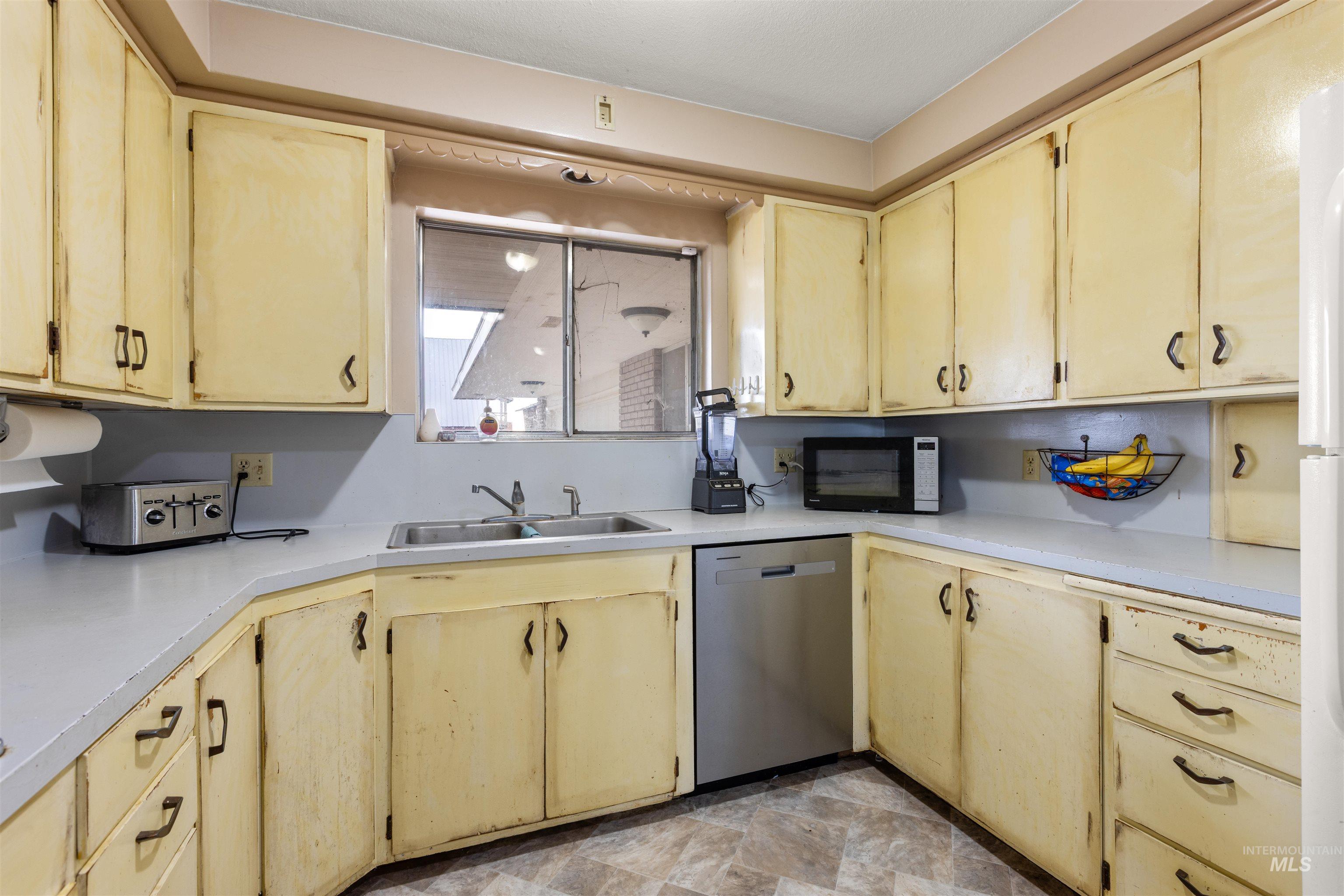 4777 W Black Canyon, Emmett, Idaho 83617, 8 Bedrooms, 5 Bathrooms, Farm & Ranch For Sale, Price $1,900,000,MLS 98975410