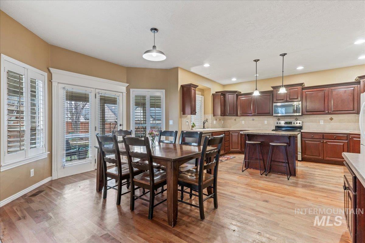 2207 W Root Creek Street, Meridian, Idaho 83646, 5 Bedrooms, 2.5 Bathrooms, Residential For Sale, Price $599,999, 98975412