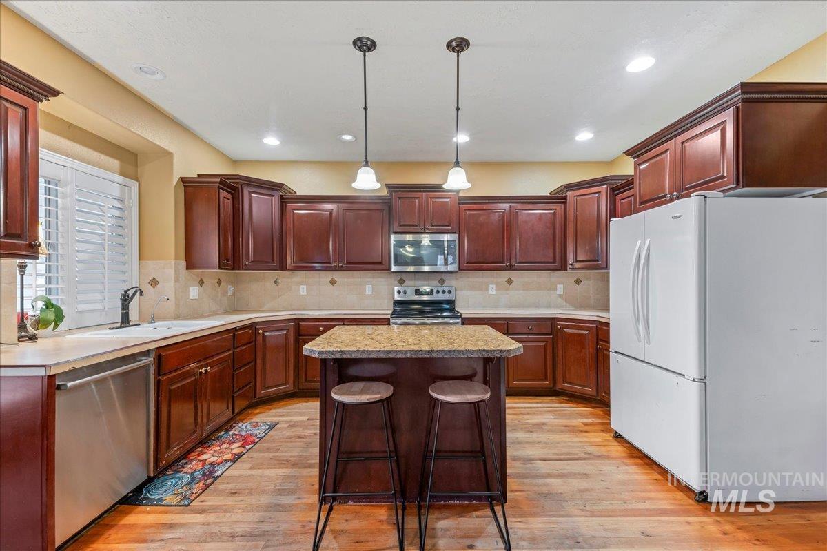 2207 W Root Creek Street, Meridian, Idaho 83646, 5 Bedrooms, 2.5 Bathrooms, Residential For Sale, Price $599,999, 98975412