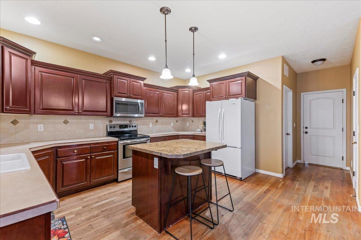 2207 W Root Creek Street, Meridian, Idaho 83646, 5 Bedrooms, 2.5 Bathrooms, Residential For Sale, Price $599,999, 98975412