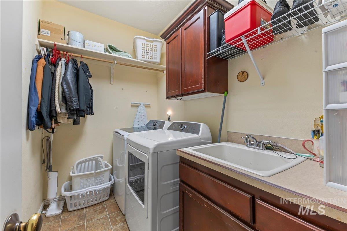 2207 W Root Creek Street, Meridian, Idaho 83646, 5 Bedrooms, 2.5 Bathrooms, Residential For Sale, Price $599,999, 98975412