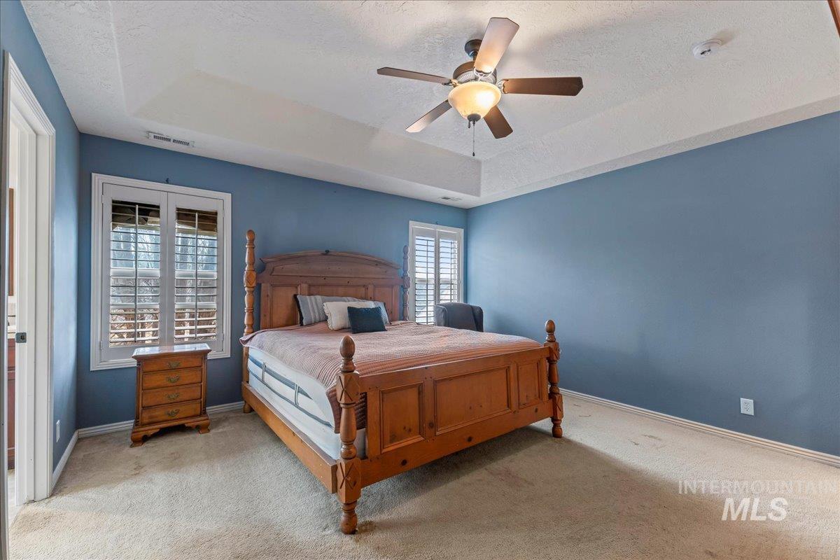 2207 W Root Creek Street, Meridian, Idaho 83646, 5 Bedrooms, 2.5 Bathrooms, Residential For Sale, Price $599,999, 98975412