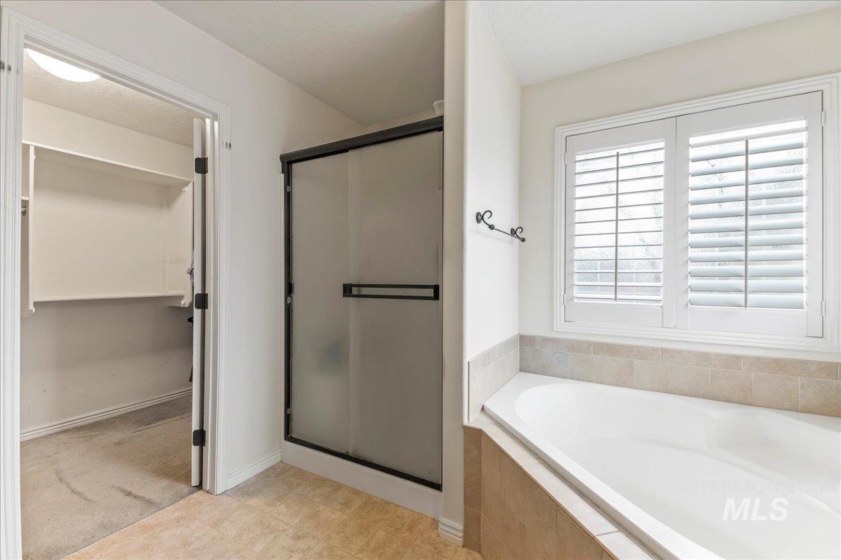 2207 W Root Creek Street, Meridian, Idaho 83646, 5 Bedrooms, 2.5 Bathrooms, Residential For Sale, Price $599,999, 98975412