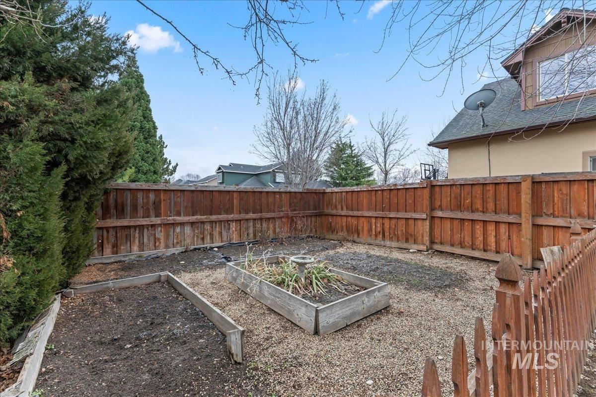 2207 W Root Creek Street, Meridian, Idaho 83646, 5 Bedrooms, 2.5 Bathrooms, Residential For Sale, Price $599,999, 98975412