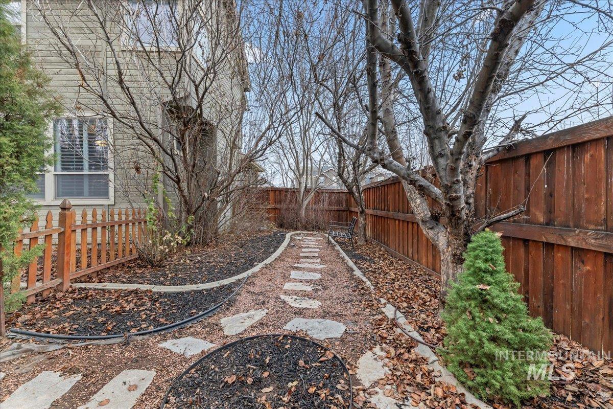 2207 W Root Creek Street, Meridian, Idaho 83646, 5 Bedrooms, 2.5 Bathrooms, Residential For Sale, Price $599,999, 98975412