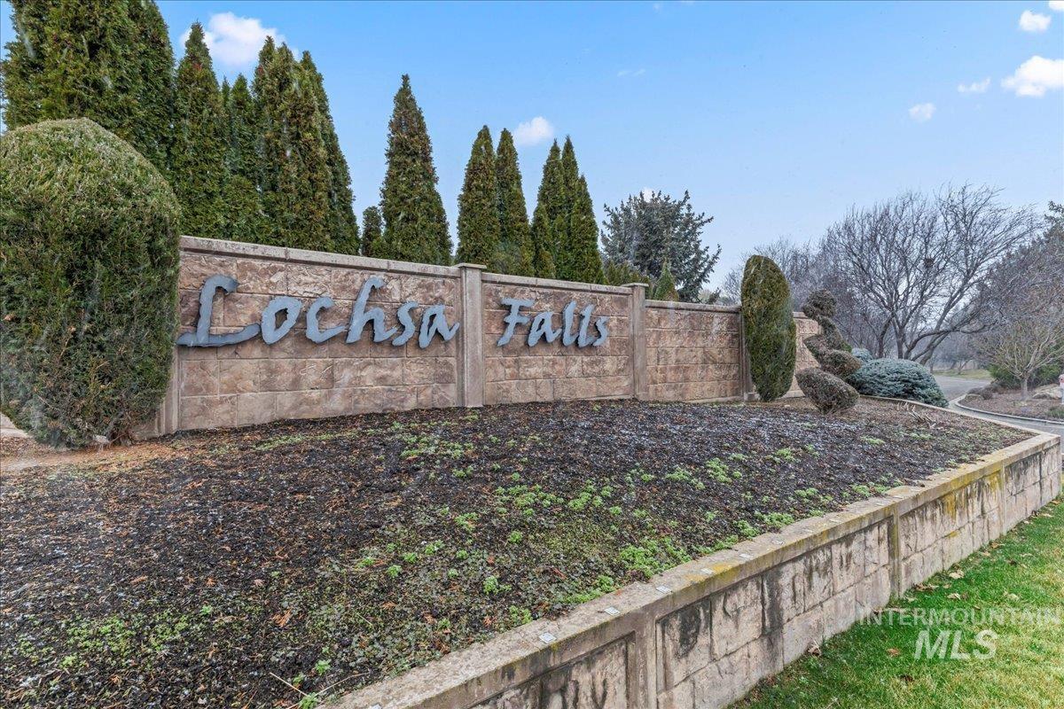 2207 W Root Creek Street, Meridian, Idaho 83646, 5 Bedrooms, 2.5 Bathrooms, Residential For Sale, Price $599,999, 98975412