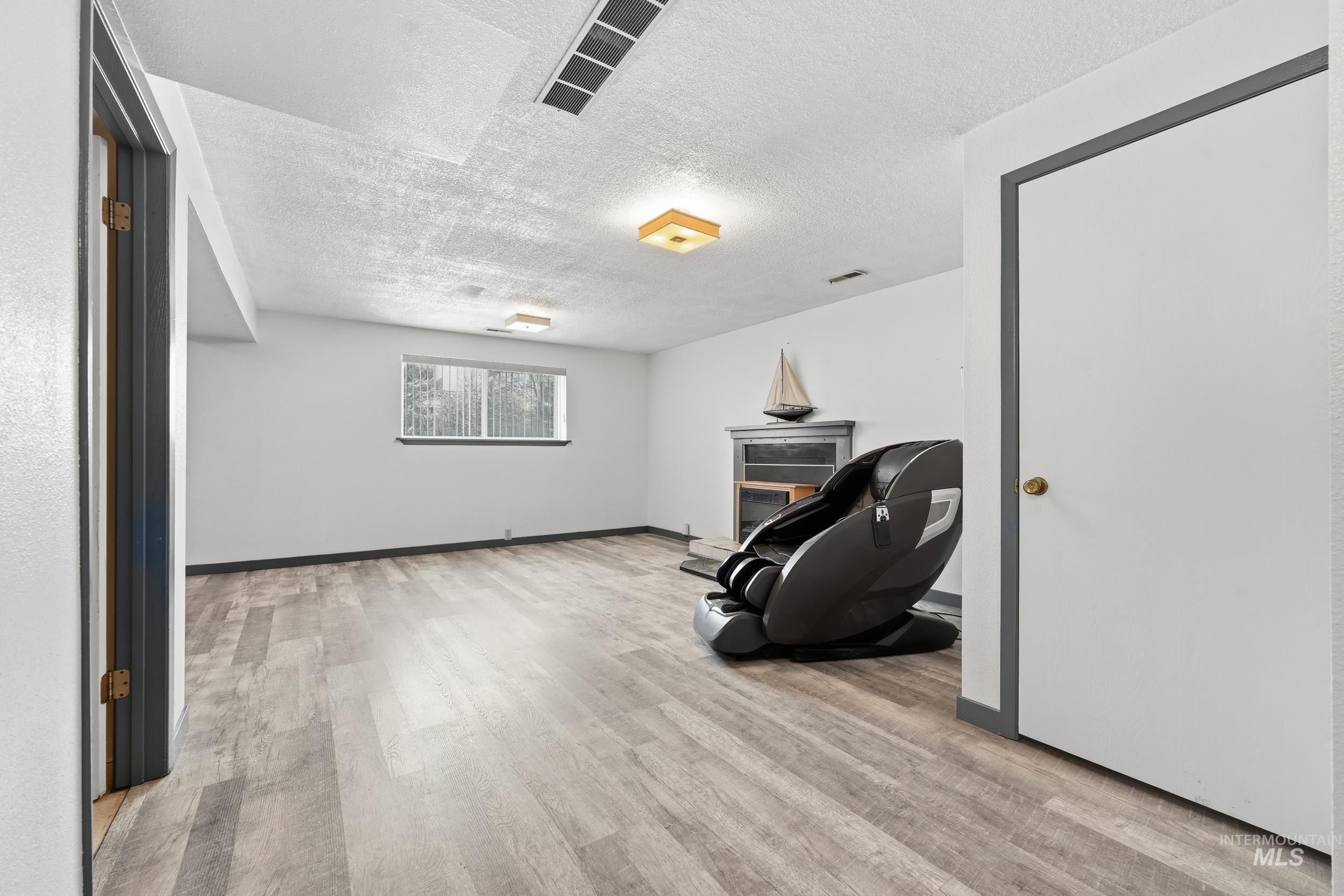 3589 S Minuteman Way, Boise, Idaho 83706, 4 Bedrooms, 2 Bathrooms, Residential For Sale, Price $549,950,MLS 98975415