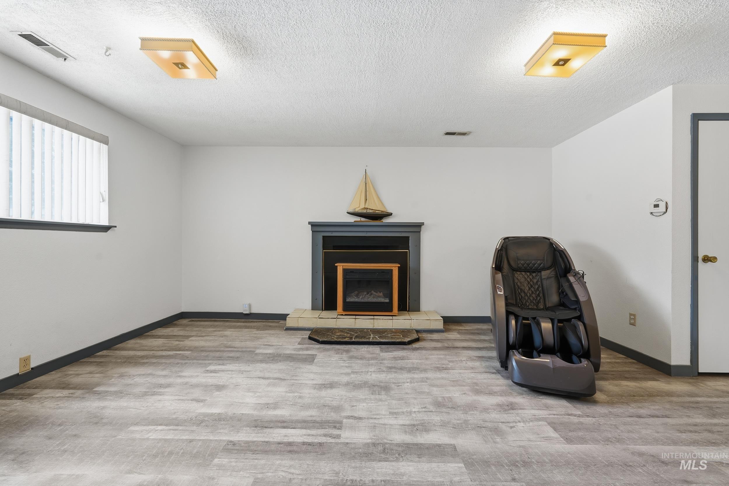 3589 S Minuteman Way, Boise, Idaho 83706, 4 Bedrooms, 2 Bathrooms, Residential For Sale, Price $549,950,MLS 98975415