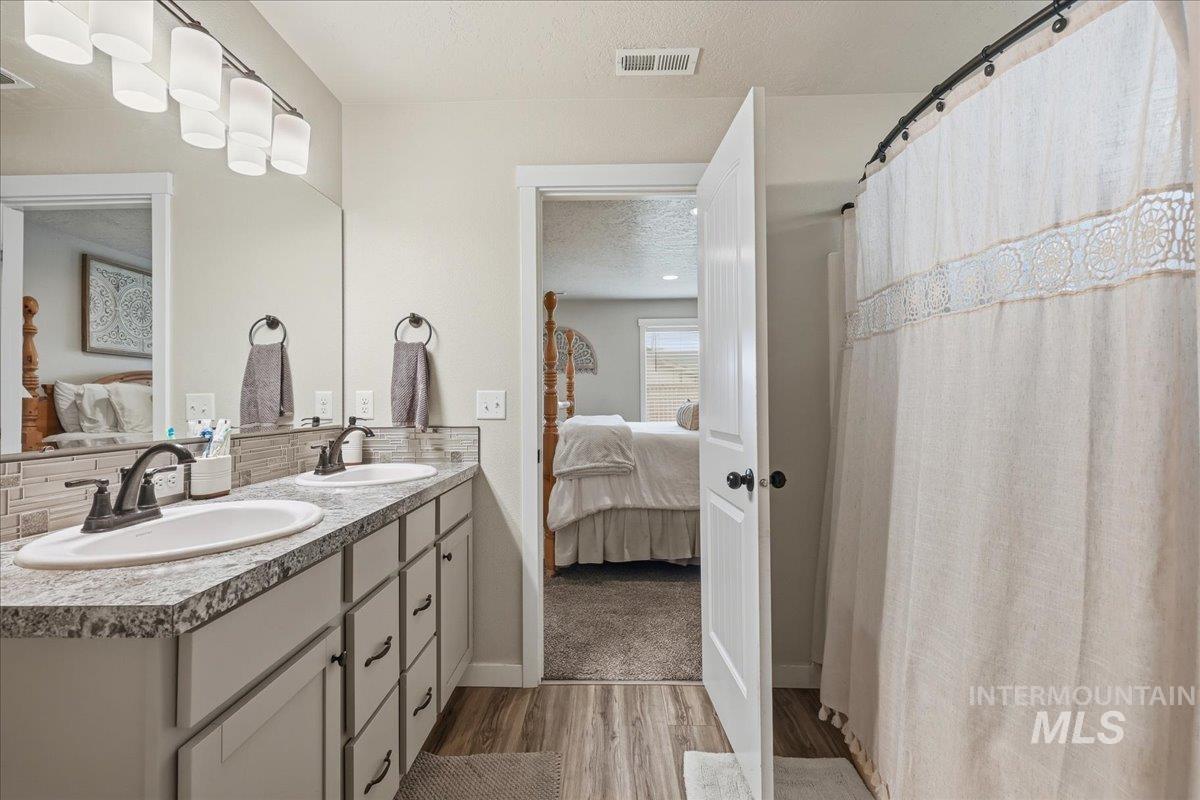 3535 S Cape Coral, Nampa, Idaho 83686, 5 Bedrooms, 2.5 Bathrooms, Residential For Sale, Price $499,999,MLS 98975416