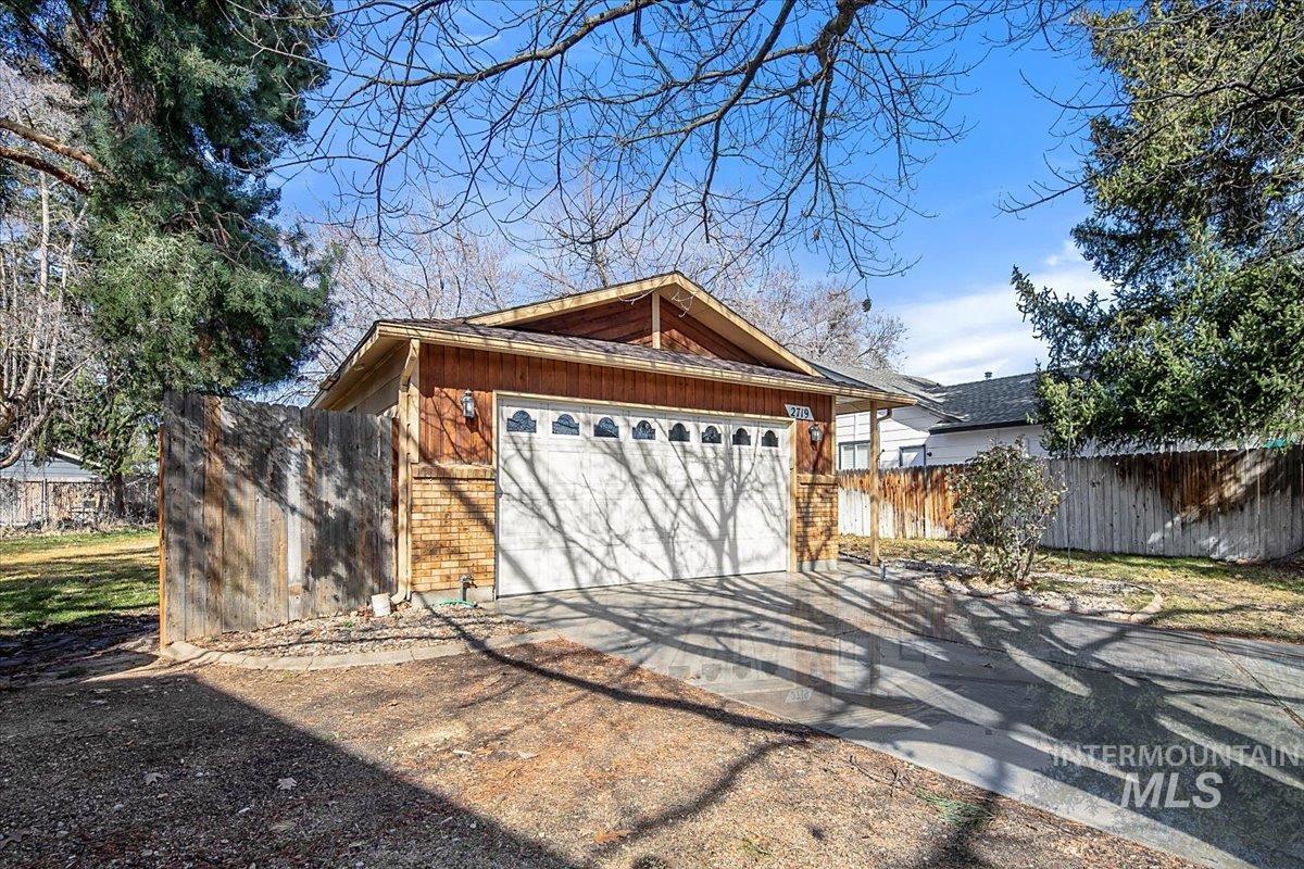 2719 N Aster Ave, Boise, Idaho 83704, 3 Bedrooms, 2 Bathrooms, Residential For Sale, Price $418,000,MLS 98975418
