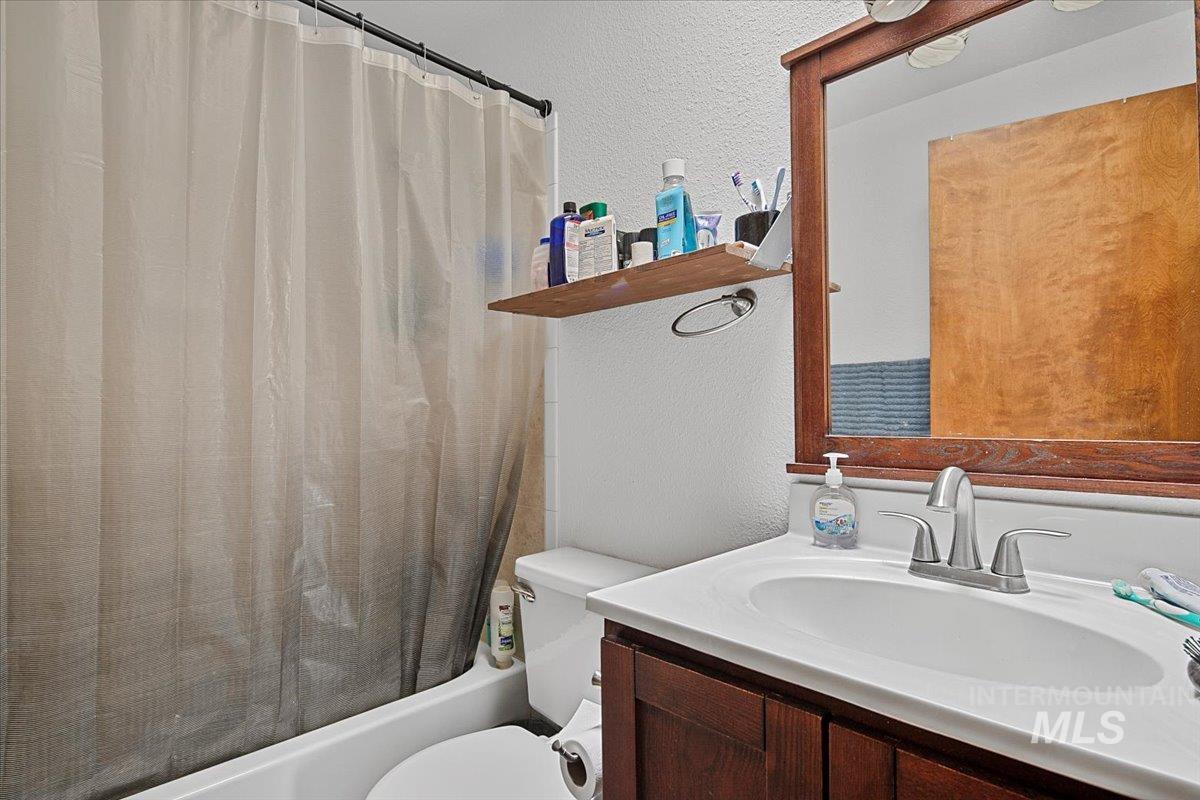 2719 N Aster Ave, Boise, Idaho 83704, 3 Bedrooms, 2 Bathrooms, Residential For Sale, Price $418,000,MLS 98975418