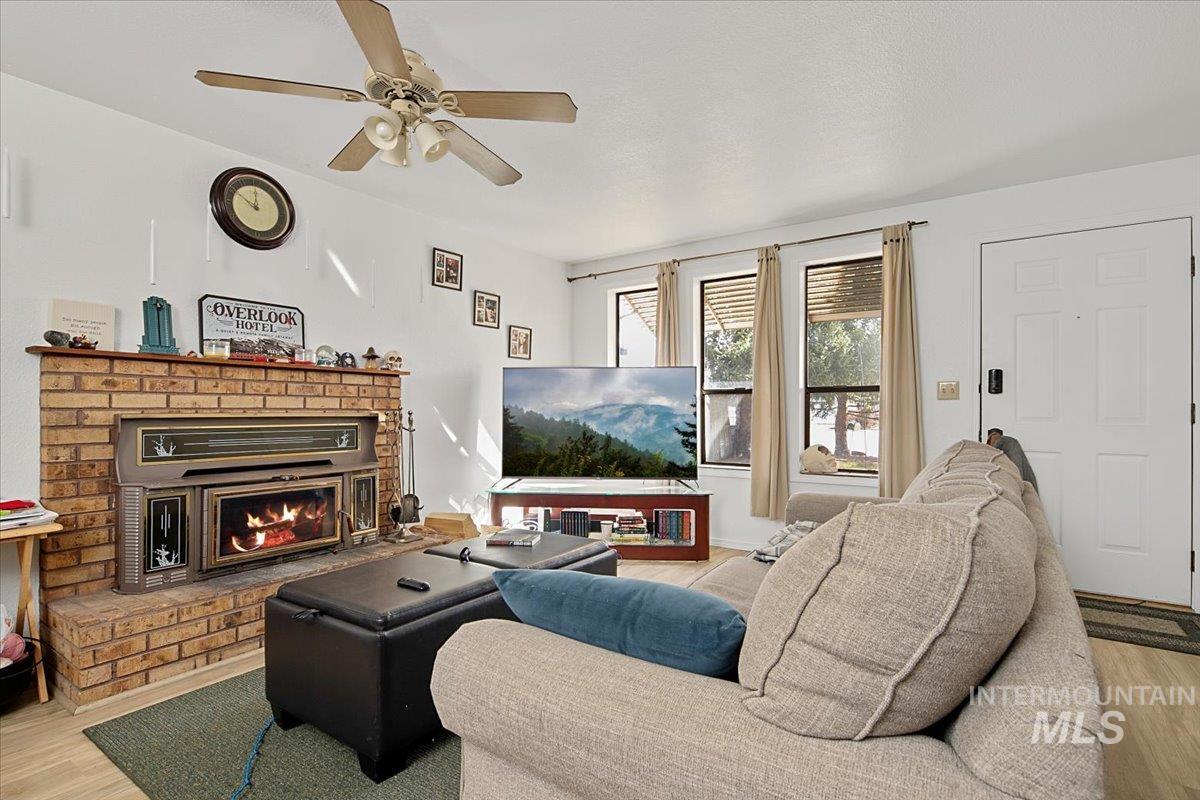 2719 N Aster Ave, Boise, Idaho 83704, 3 Bedrooms, 2 Bathrooms, Residential For Sale, Price $418,000,MLS 98975418