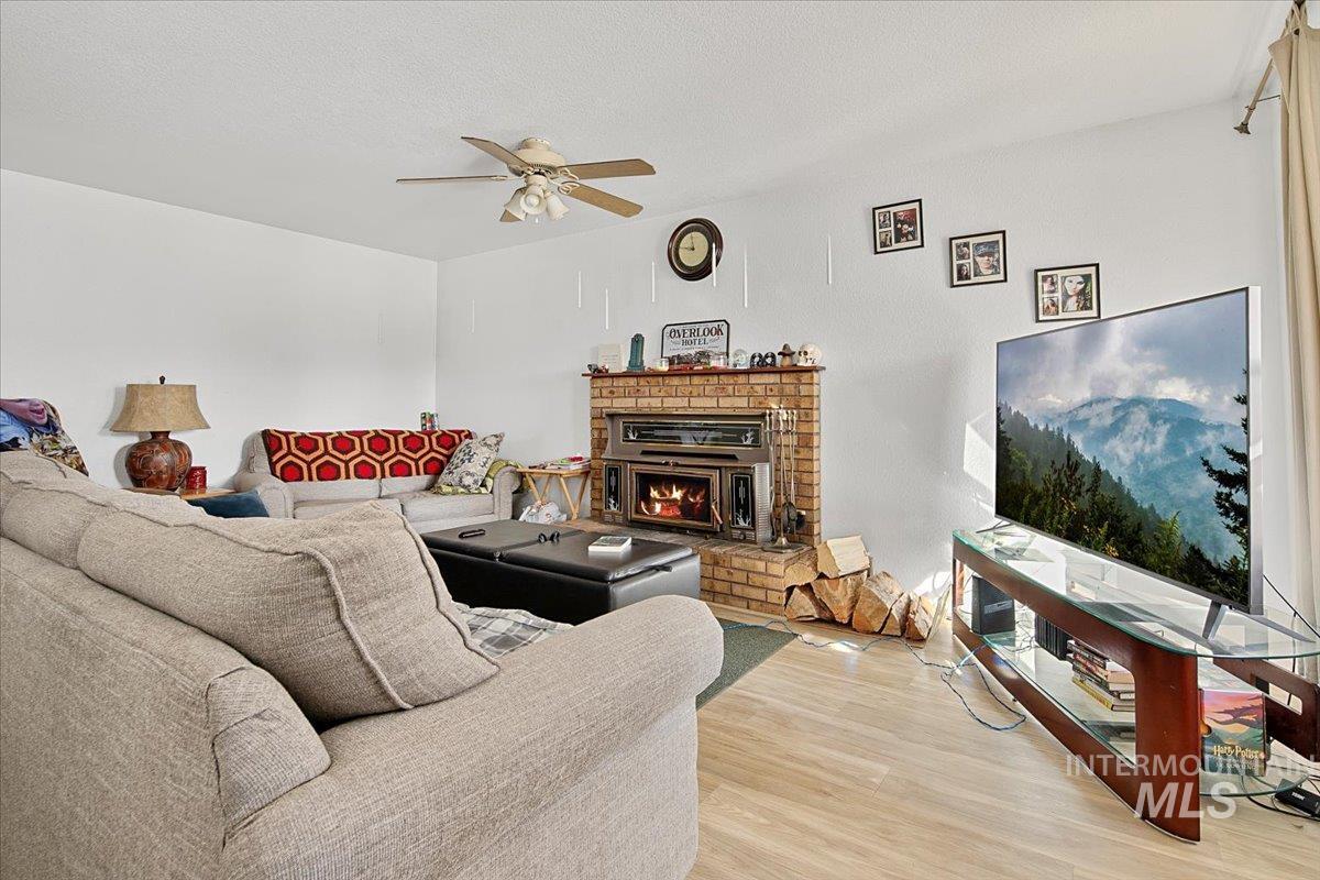 2719 N Aster Ave, Boise, Idaho 83704, 3 Bedrooms, 2 Bathrooms, Residential For Sale, Price $418,000,MLS 98975418