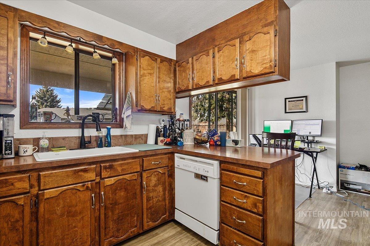 2719 N Aster Ave, Boise, Idaho 83704, 3 Bedrooms, 2 Bathrooms, Residential For Sale, Price $418,000,MLS 98975418