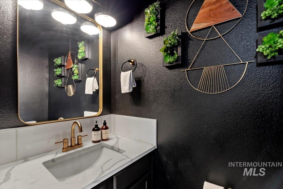 2624 S Virginia Ave, Boise, Idaho 83705, 3 Bedrooms, 1.5 Bathrooms, Residential For Sale, Price $449,900,MLS 98975419