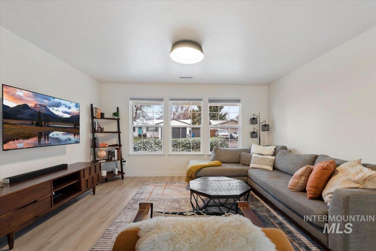 2624 S Virginia Ave, Boise, Idaho 83705, 3 Bedrooms, 1.5 Bathrooms, Residential For Sale, Price $449,900, 98975419