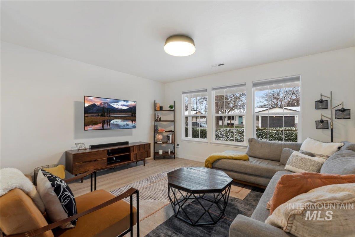 2624 S Virginia Ave, Boise, Idaho 83705, 3 Bedrooms, 1.5 Bathrooms, Residential For Sale, Price $449,900,MLS 98975419