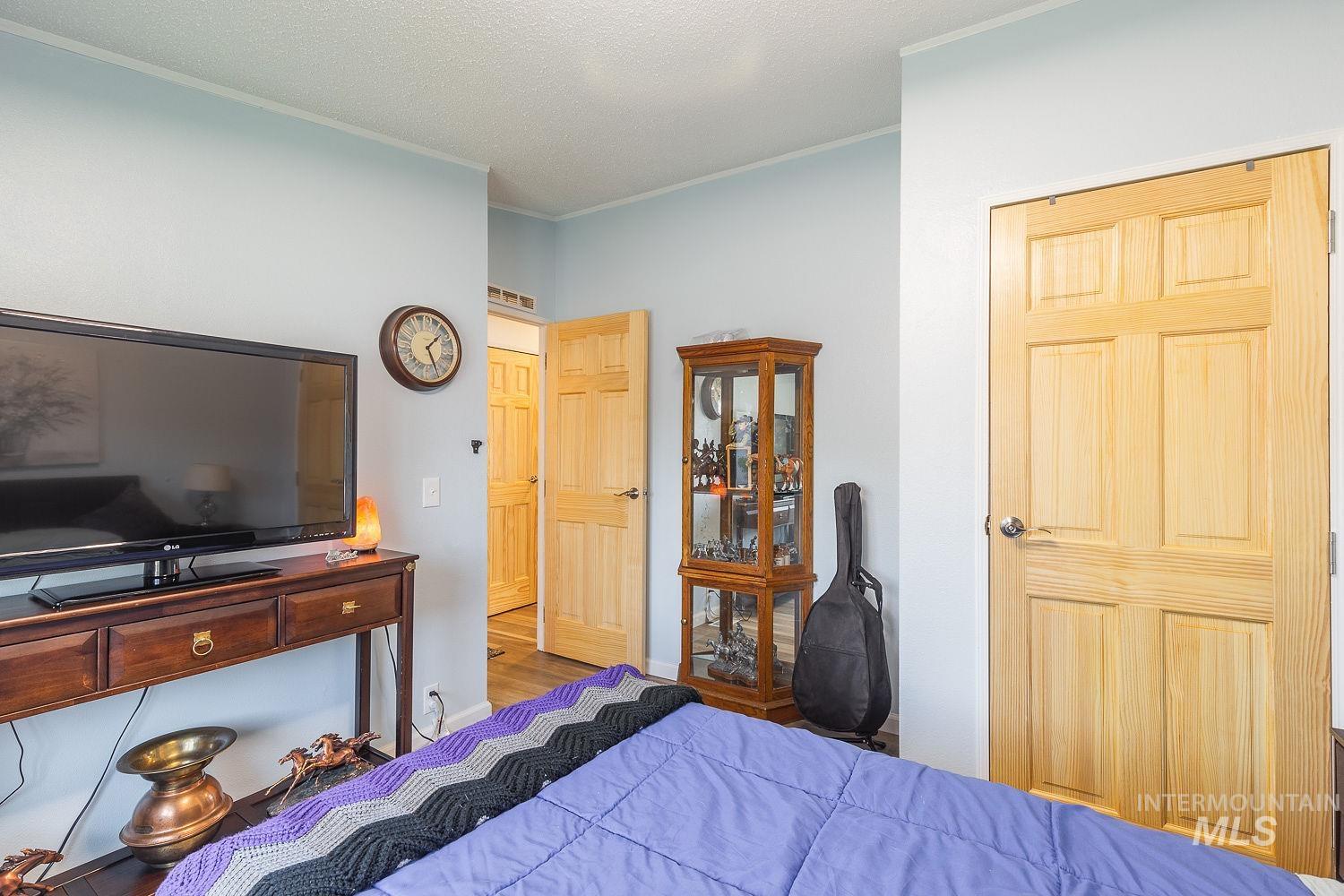 1907 W Flamingo Ave, Nampa, Idaho 83651, 3 Bedrooms, 2 Bathrooms, Residential For Sale, Price $207,500,MLS 98975420