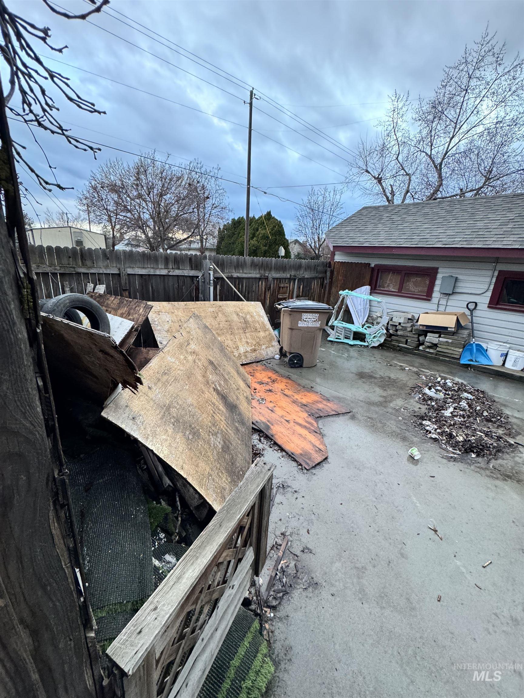 411 S Wardwell Ave, Emmett, Idaho 83617, 2 Bedrooms, 1 Bathroom, Residential For Sale, Price $265,000,MLS 98975421