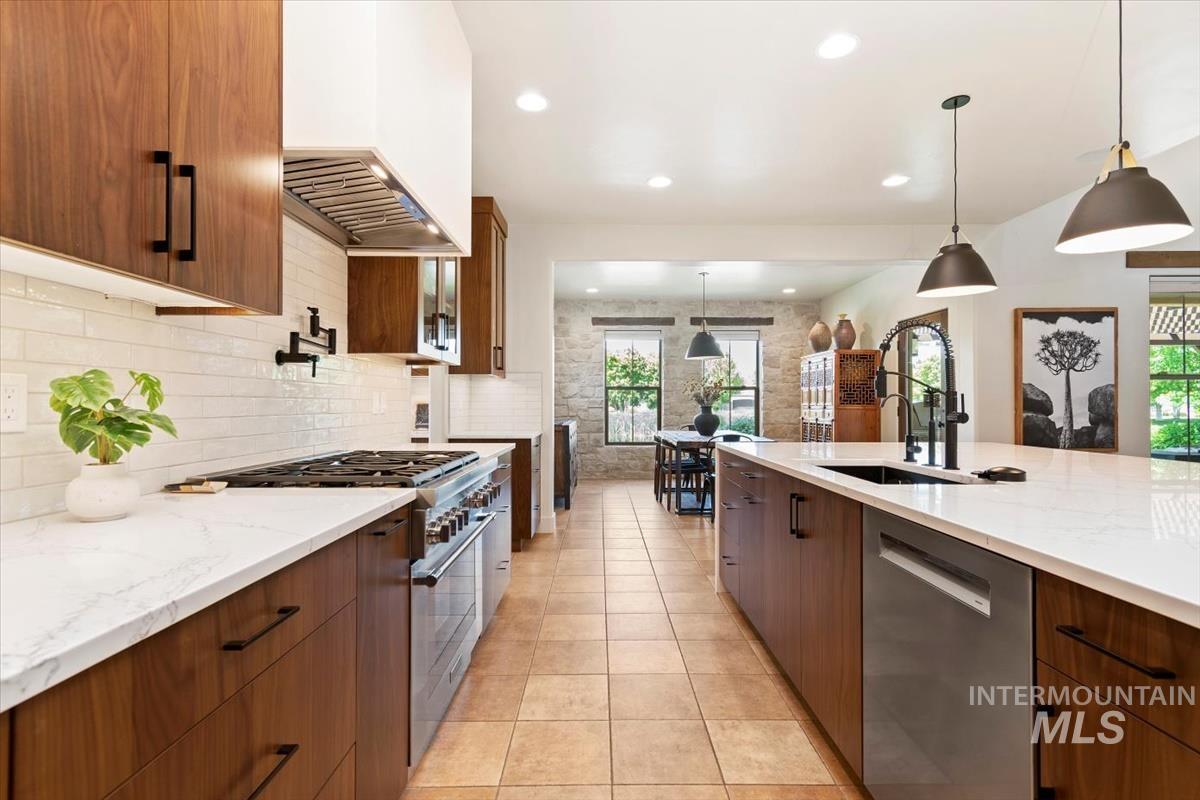 966 W Watersford Dr., Eagle, Idaho 83616, 4 Bedrooms, 3.5 Bathrooms, Residential For Sale, Price $1,699,500, 98975422