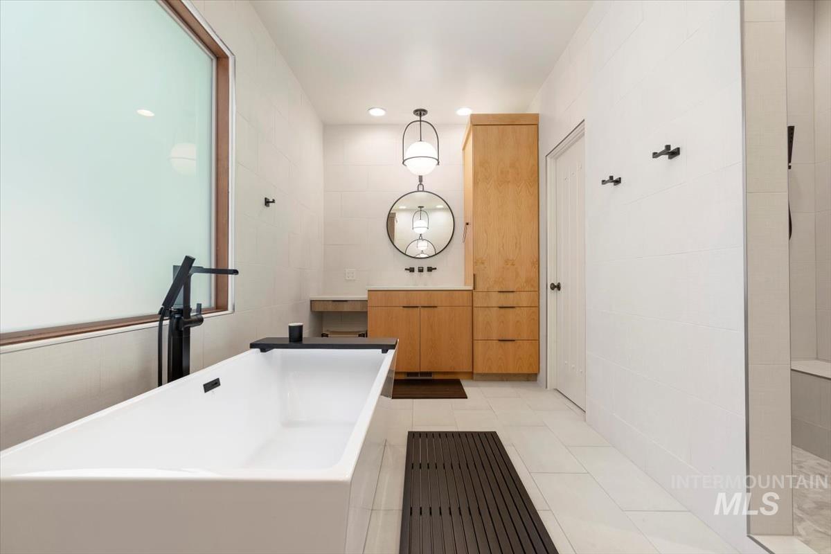 966 W Watersford Dr., Eagle, Idaho 83616, 4 Bedrooms, 3.5 Bathrooms, Residential For Sale, Price $1,699,500, 98975422