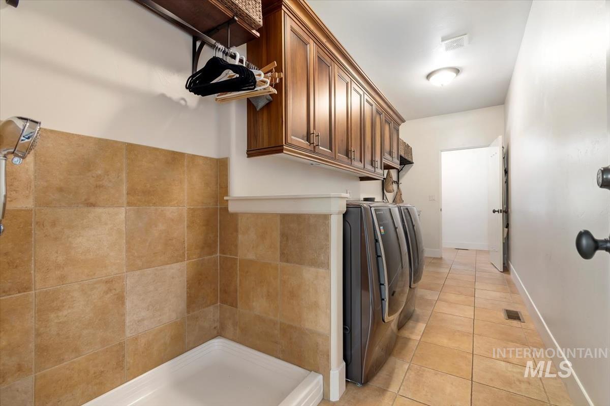 966 W Watersford Dr., Eagle, Idaho 83616, 4 Bedrooms, 3.5 Bathrooms, Residential For Sale, Price $1,699,500, 98975422