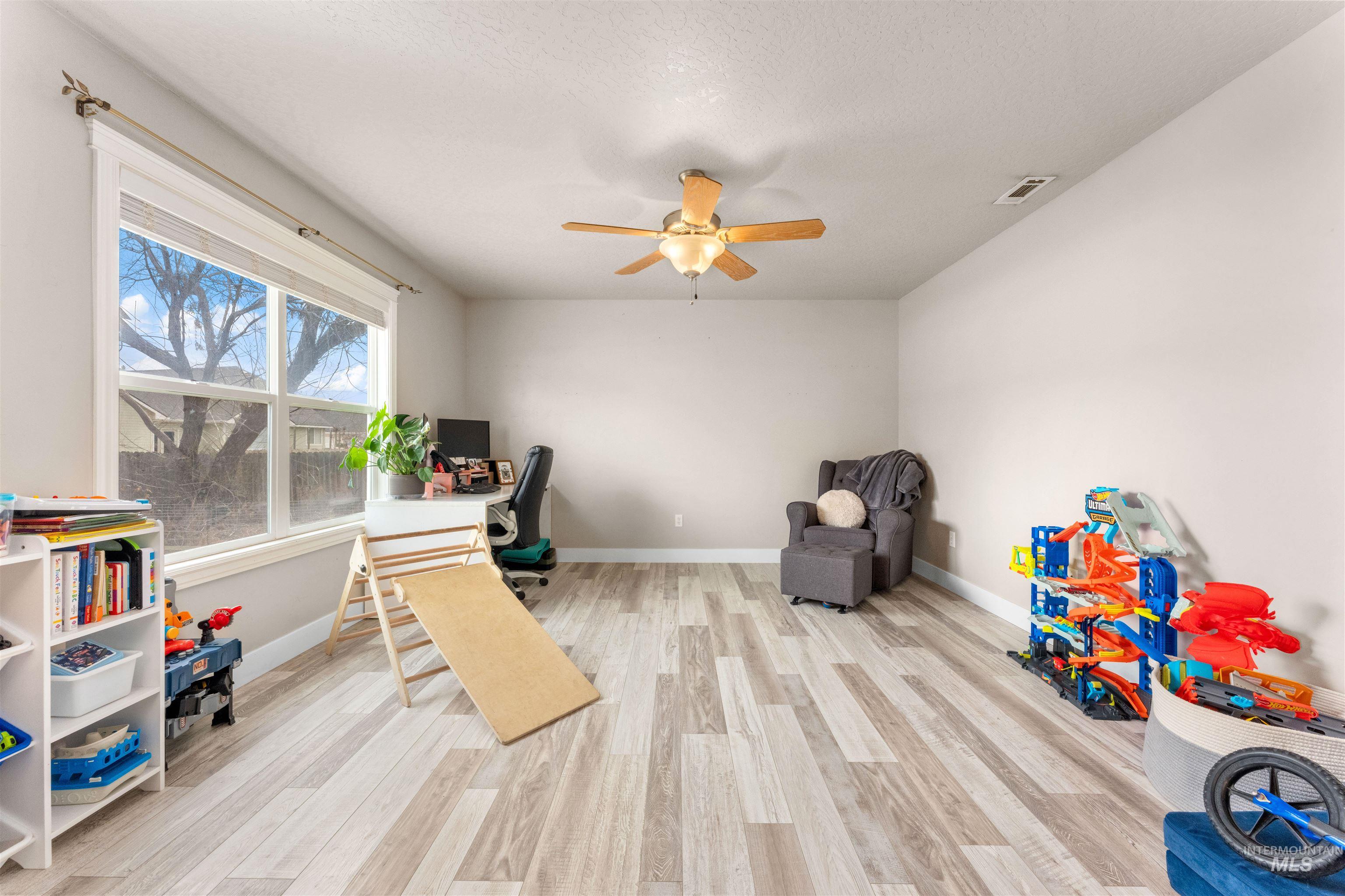 2809 Dorman Ave., Caldwell, Idaho 83605, 3 Bedrooms, 2.5 Bathrooms, Residential For Sale, Price $460,000, 98975424