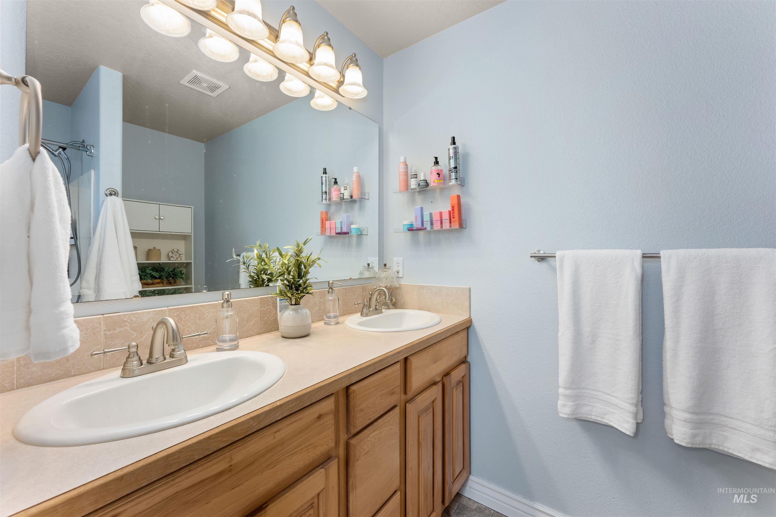 2809 Dorman Ave., Caldwell, Idaho 83605, 3 Bedrooms, 2.5 Bathrooms, Residential For Sale, Price $460,000, 98975424