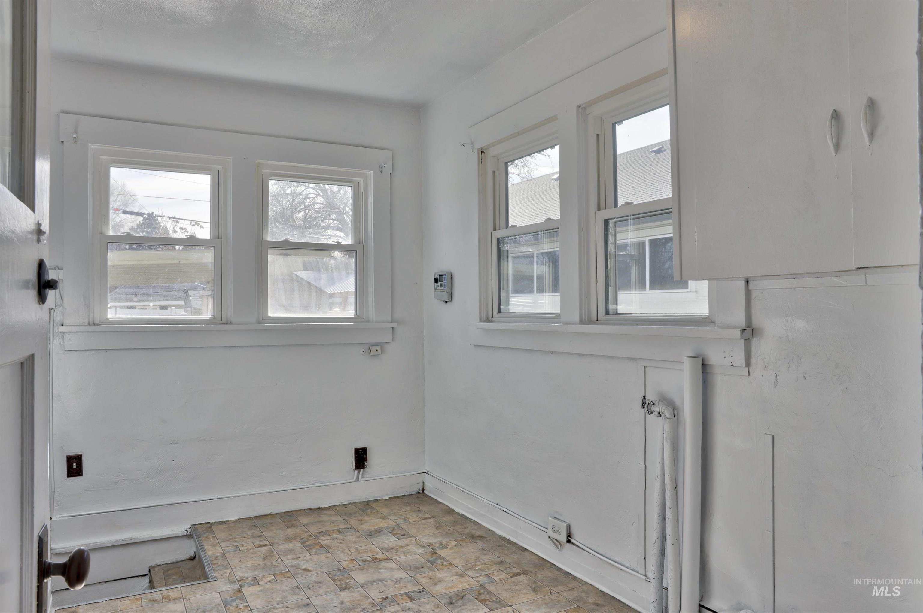 220 17th Ave S, Nampa, Idaho 83651, 4 Bedrooms, 1 Bathroom, Residential For Sale, Price $349,900,MLS 98975426