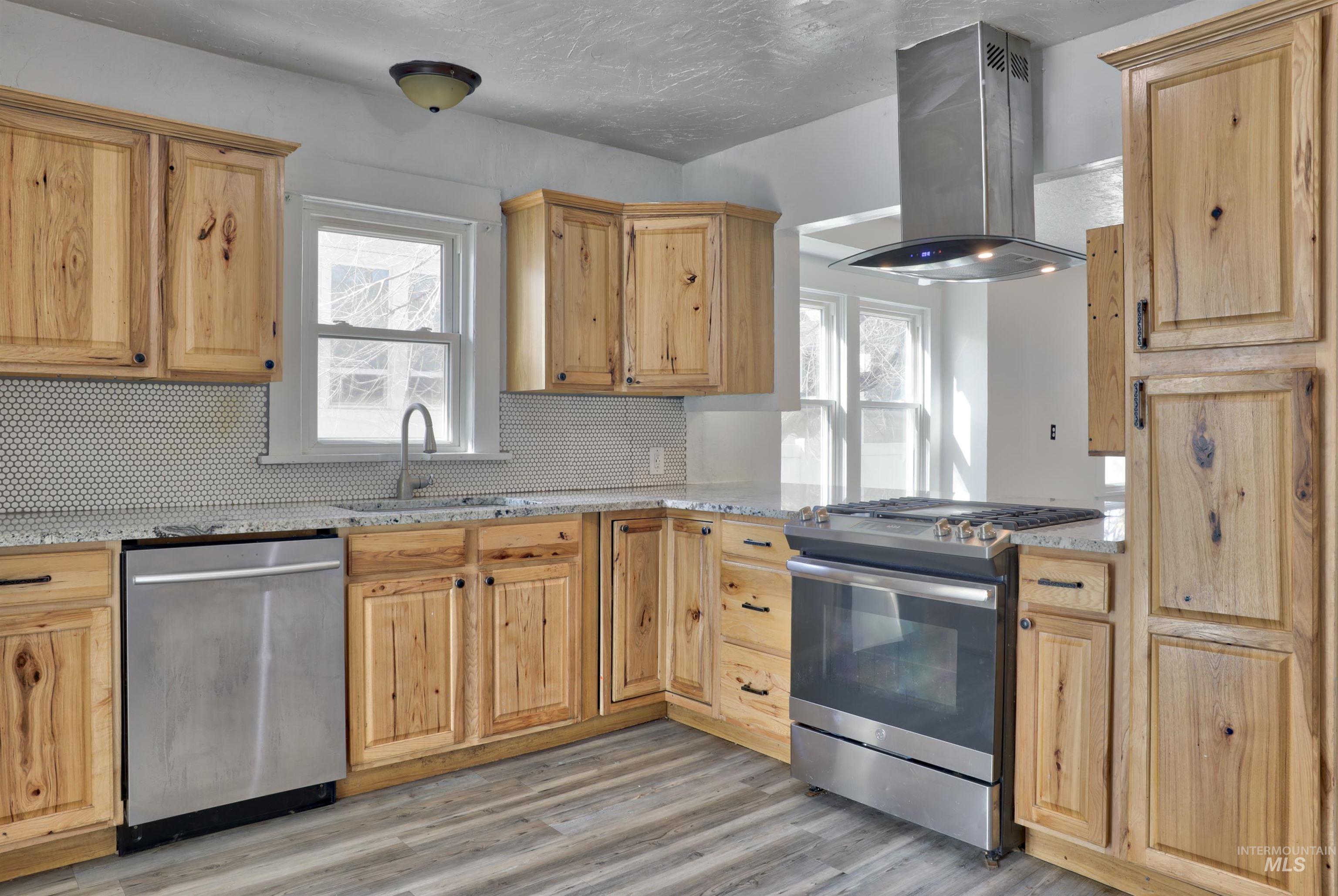 220 17th Ave S, Nampa, Idaho 83651, 4 Bedrooms, 1 Bathroom, Residential For Sale, Price $349,900,MLS 98975426