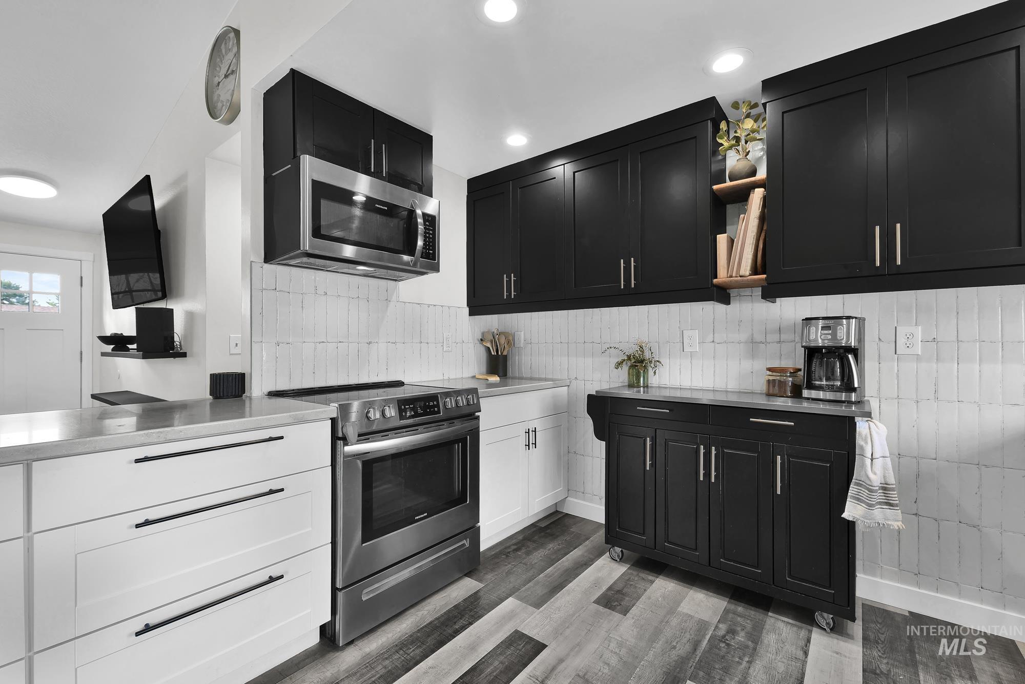 1182 N Iris Ave, Boise, Idaho 83704, 3 Bedrooms, 2 Bathrooms, Residential For Sale, Price $415,000, 98975428