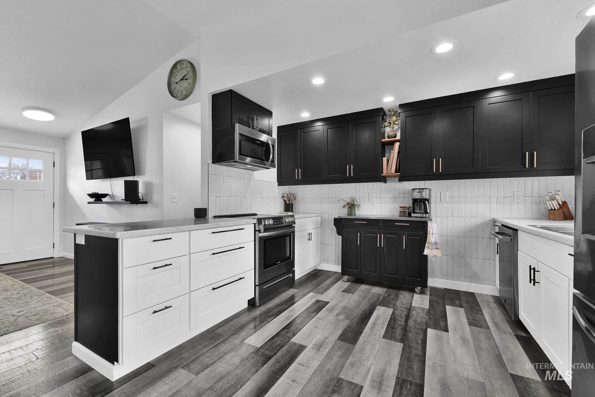 1182 N Iris Ave, Boise, Idaho 83704, 3 Bedrooms, 2 Bathrooms, Residential For Sale, Price $415,000, 98975428