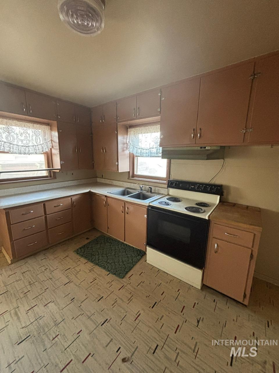 3313 4th Street, Lewiston, Idaho 83501, 2 Bedrooms, 1 Bathroom, Residential For Sale, Price $237,500,MLS 98975429