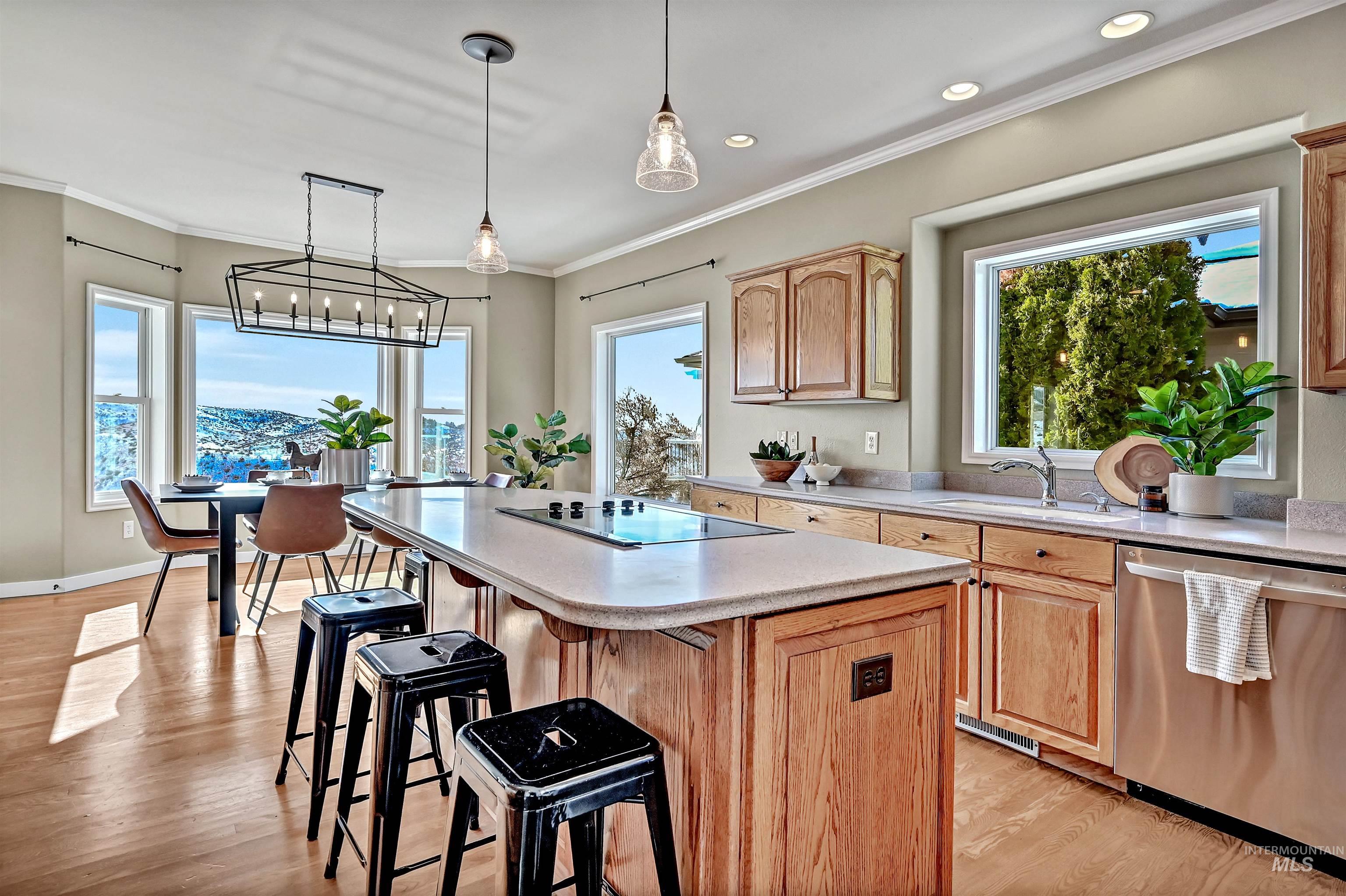 817 E Highland View Dr, Boise, Idaho 83702-1928, 6 Bedrooms, 4.5 Bathrooms, Residential For Sale, Price $1,498,000,MLS 98975435