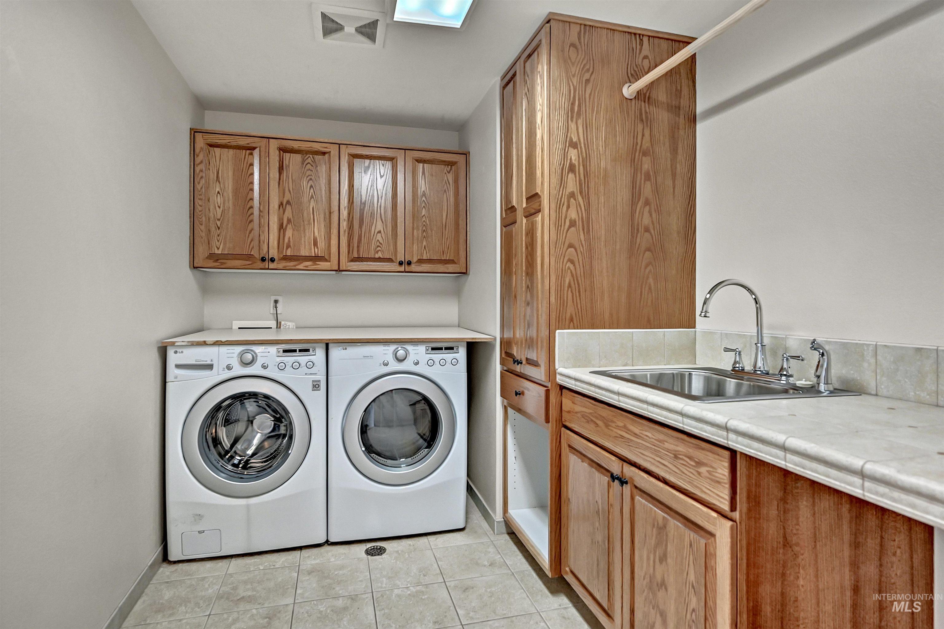 817 E Highland View Dr, Boise, Idaho 83702-1928, 6 Bedrooms, 4.5 Bathrooms, Residential For Sale, Price $1,498,000,MLS 98975435