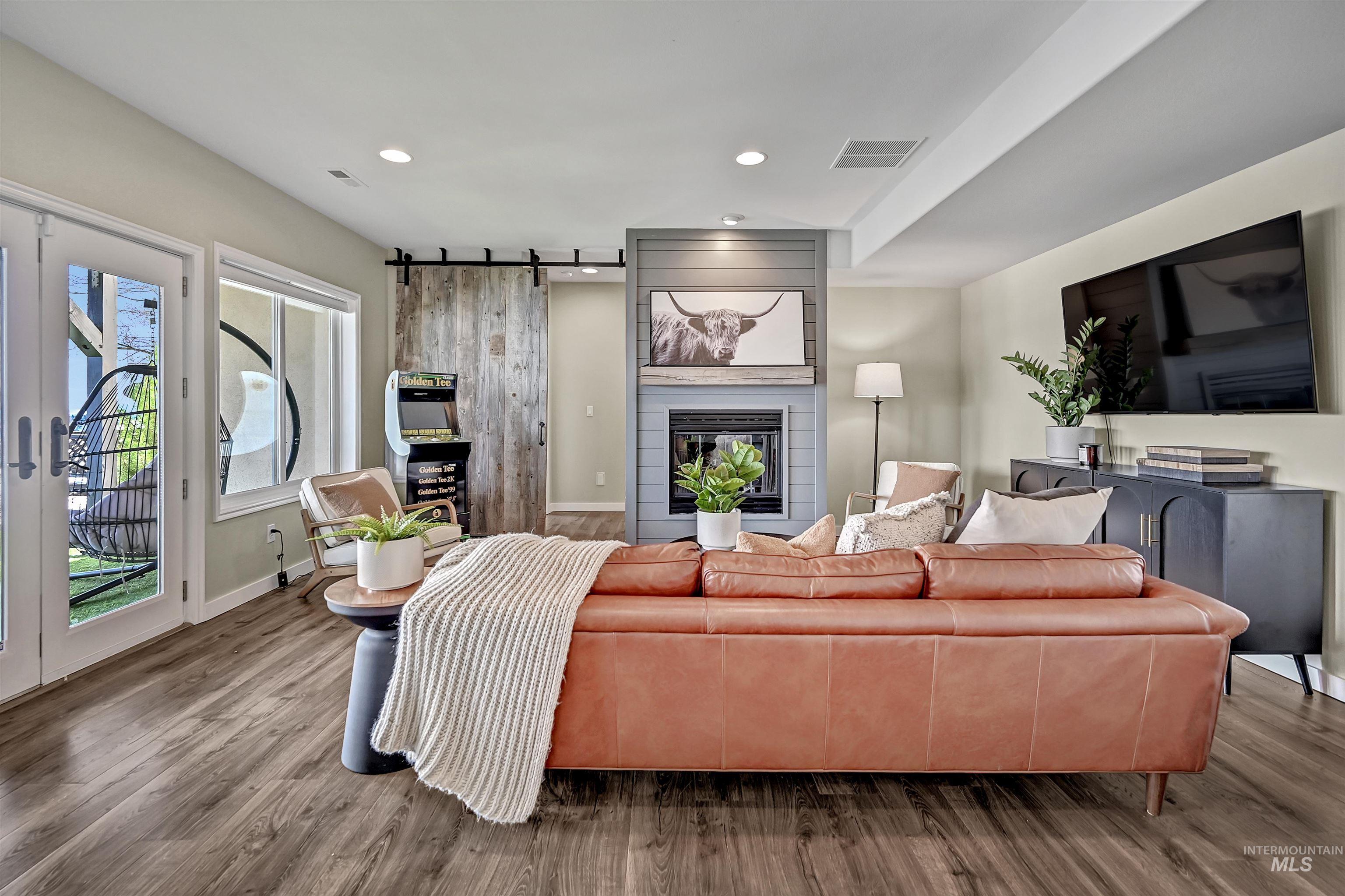 817 E Highland View Dr, Boise, Idaho 83702-1928, 6 Bedrooms, 4.5 Bathrooms, Residential For Sale, Price $1,498,000,MLS 98975435