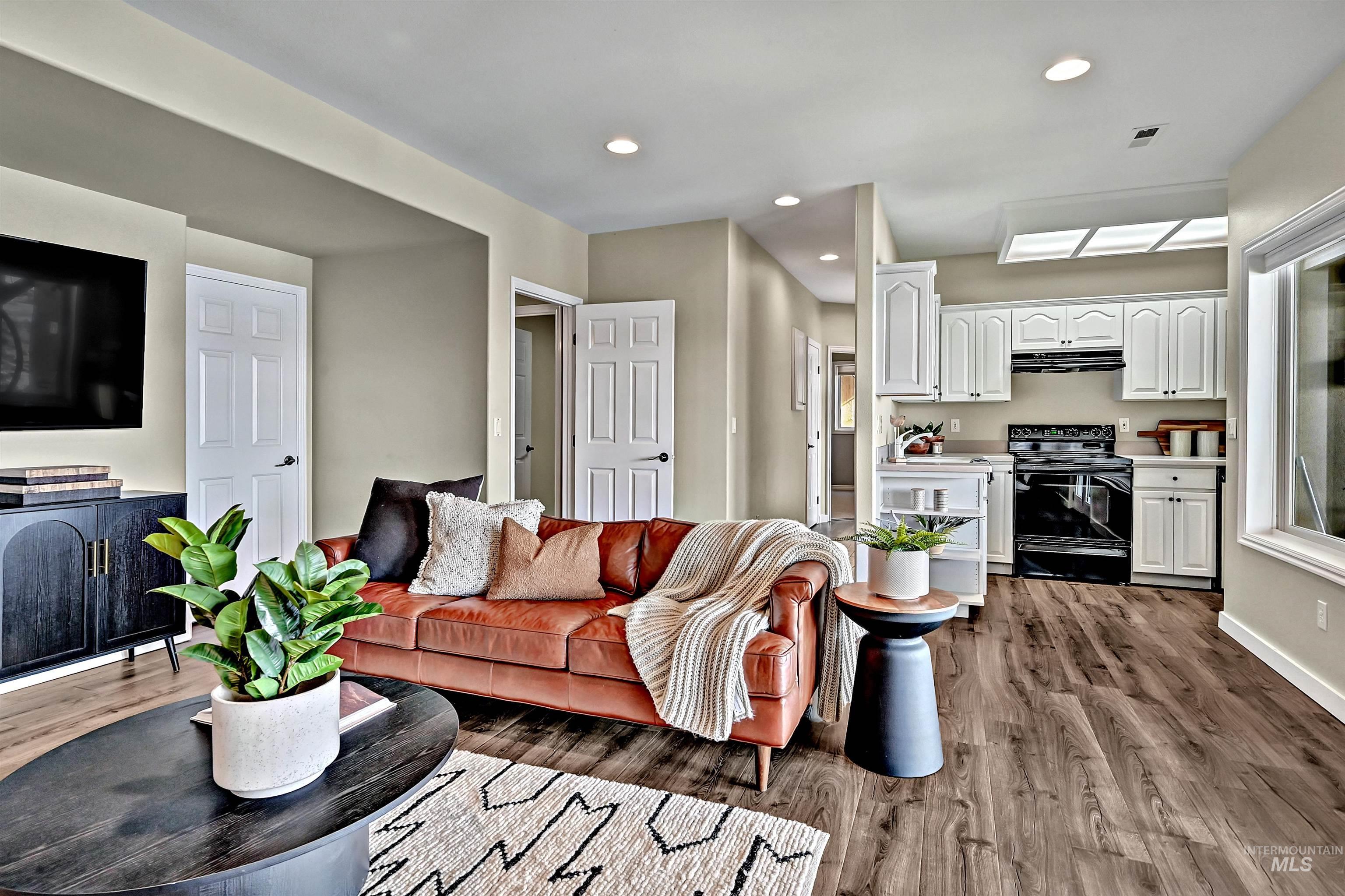 817 E Highland View Dr, Boise, Idaho 83702-1928, 6 Bedrooms, 4.5 Bathrooms, Residential For Sale, Price $1,498,000,MLS 98975435