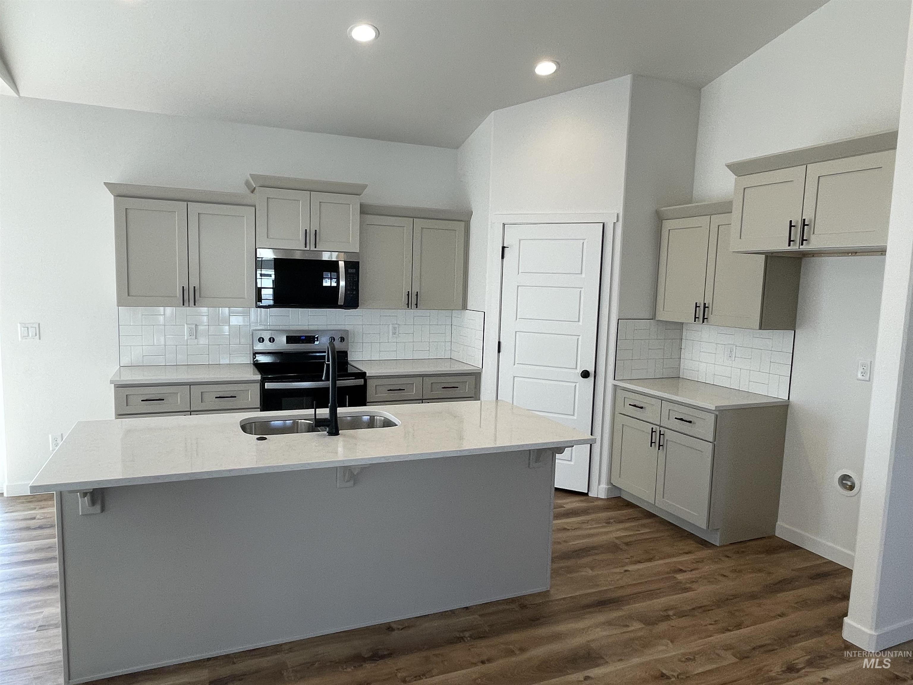 917 Quartz Rd, Kimberly, Idaho 83341, 3 Bedrooms, 2 Bathrooms, Residential For Sale, Price $405,900,MLS 98975440