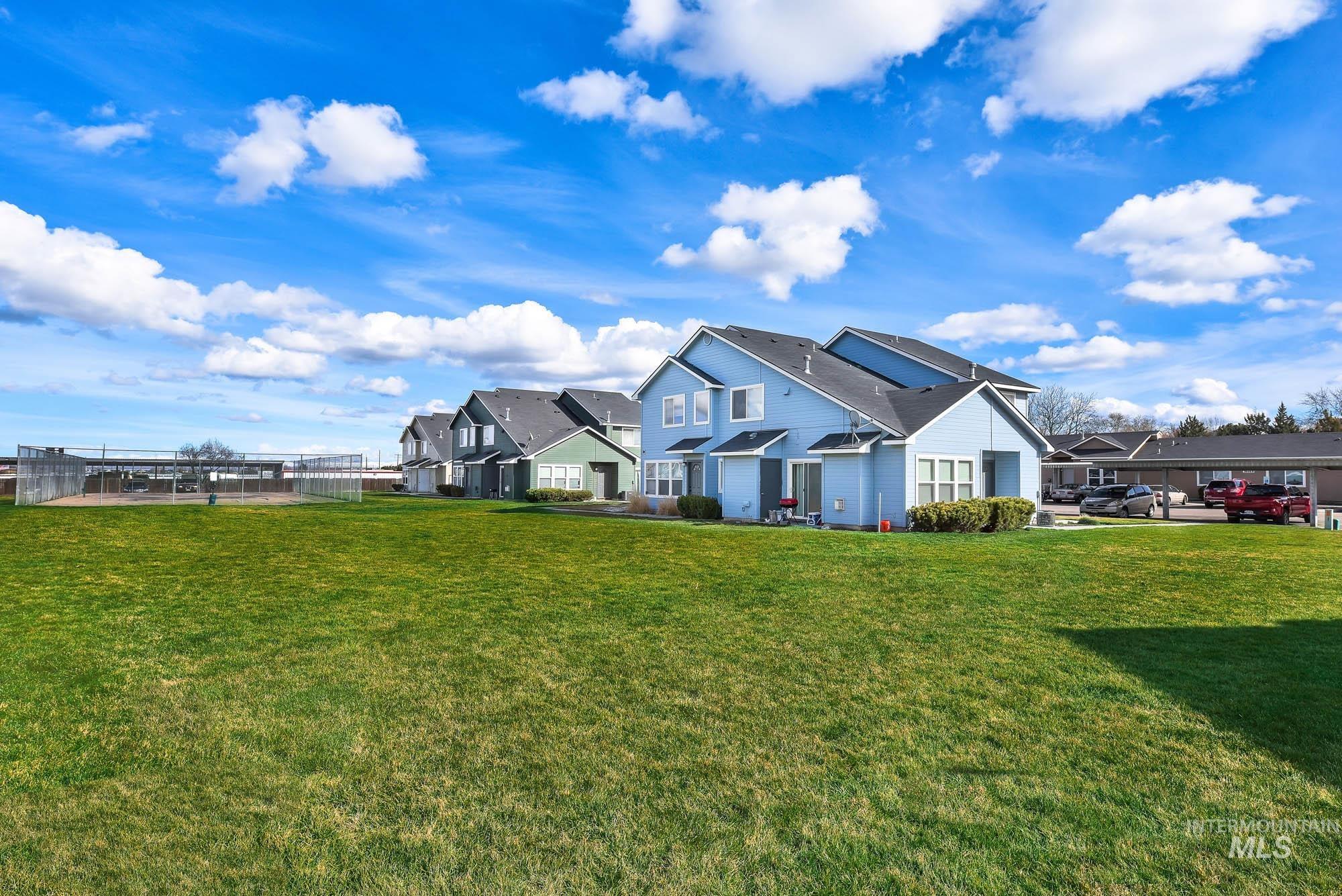 16921 N Pamela Loop, Nampa, Idaho 83651, 2 Bedrooms, 2 Bathrooms, Residential Income For Sale, Price $830,000,MLS 98975442