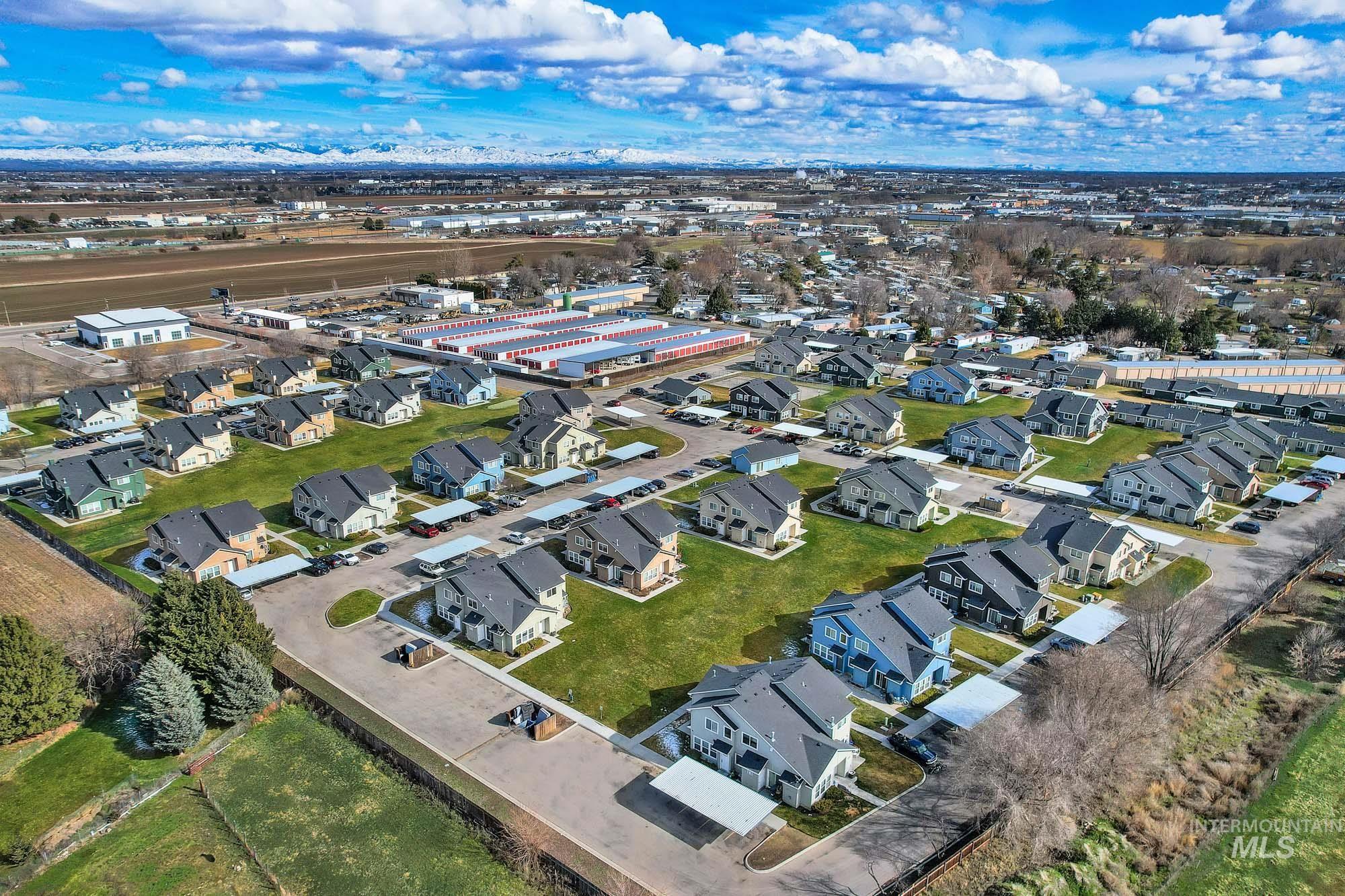 16921 N Pamela Loop, Nampa, Idaho 83651, 2 Bedrooms, 2 Bathrooms, Residential Income For Sale, Price $830,000,MLS 98975442