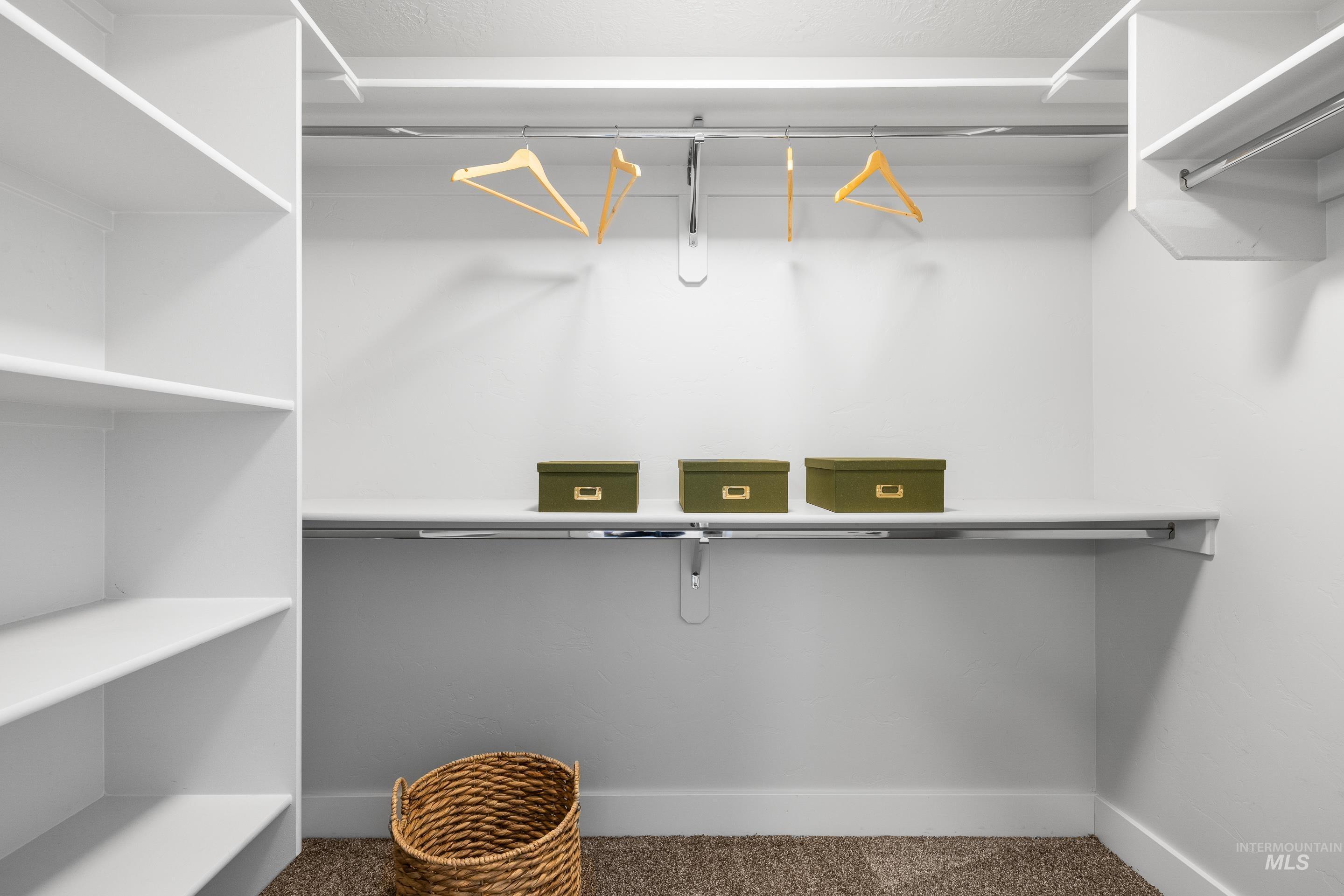 9715 W Macaw Street, Boise, Idaho 83705, 3 Bedrooms, 2.5 Bathrooms, Residential For Sale, Price $485,000,MLS 98975450