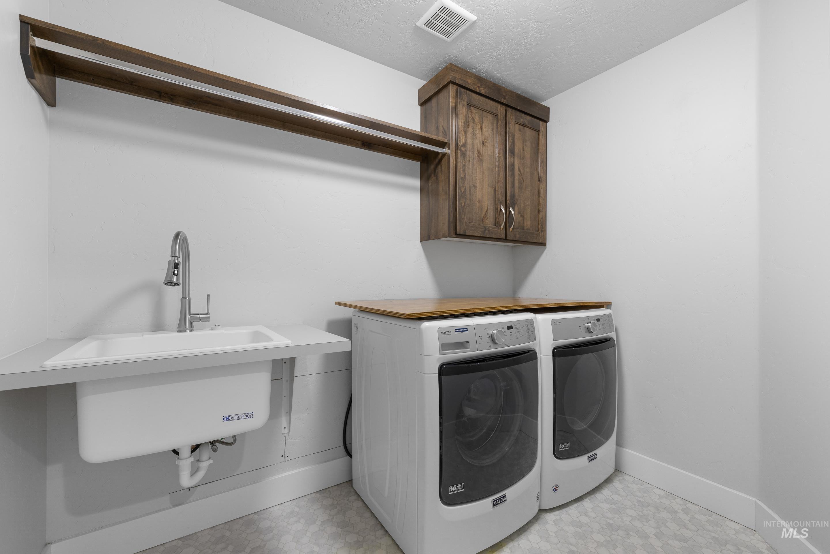 9715 W Macaw Street, Boise, Idaho 83705, 3 Bedrooms, 2.5 Bathrooms, Residential For Sale, Price $485,000,MLS 98975450