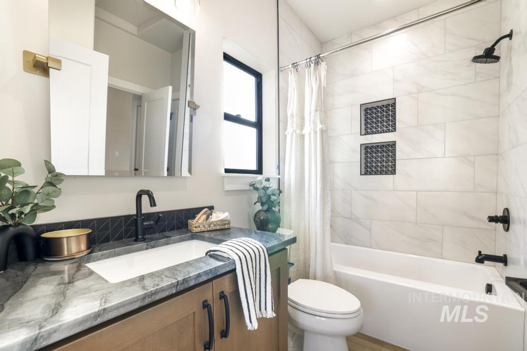 541 Canyon Falls Dr, Twin Falls, Idaho 83301, 4 Bedrooms, 3 Bathrooms, Residential For Sale, Price $585,000, 98975454