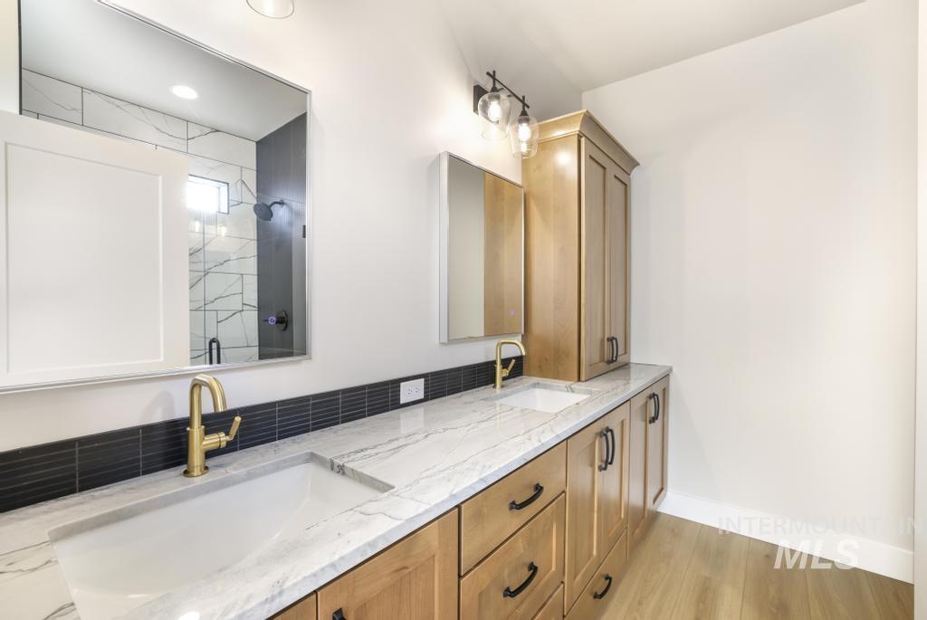 541 Canyon Falls Dr, Twin Falls, Idaho 83301, 4 Bedrooms, 3 Bathrooms, Residential For Sale, Price $585,000,MLS 98975454